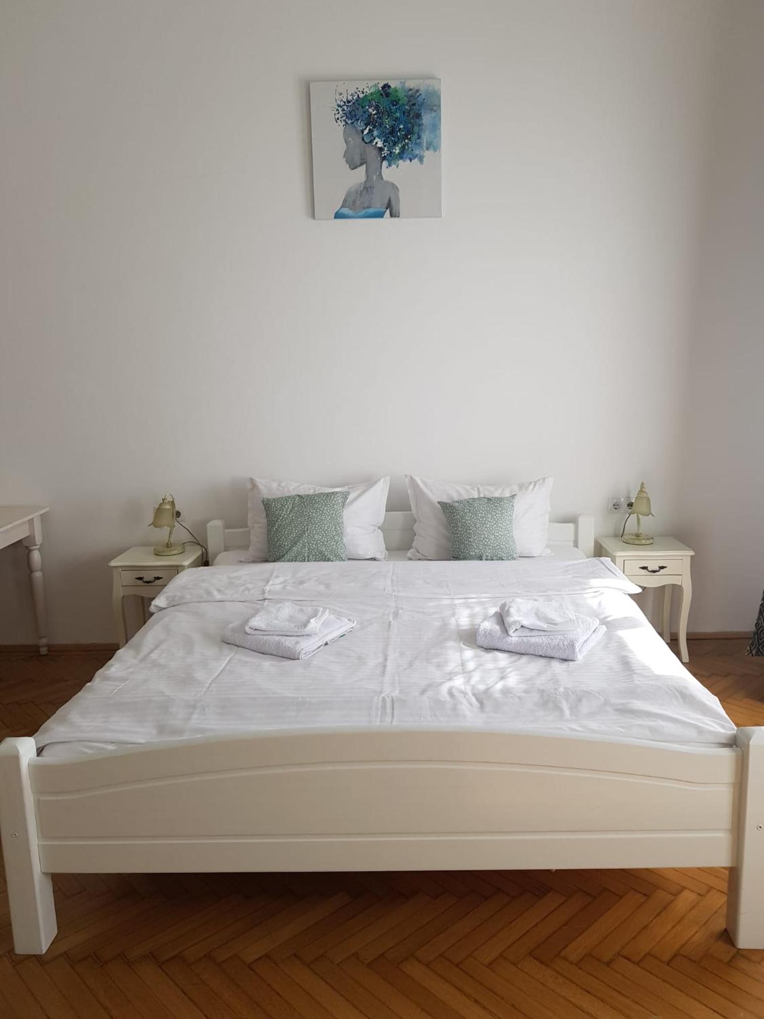 Deluxe King Room - Photo 12