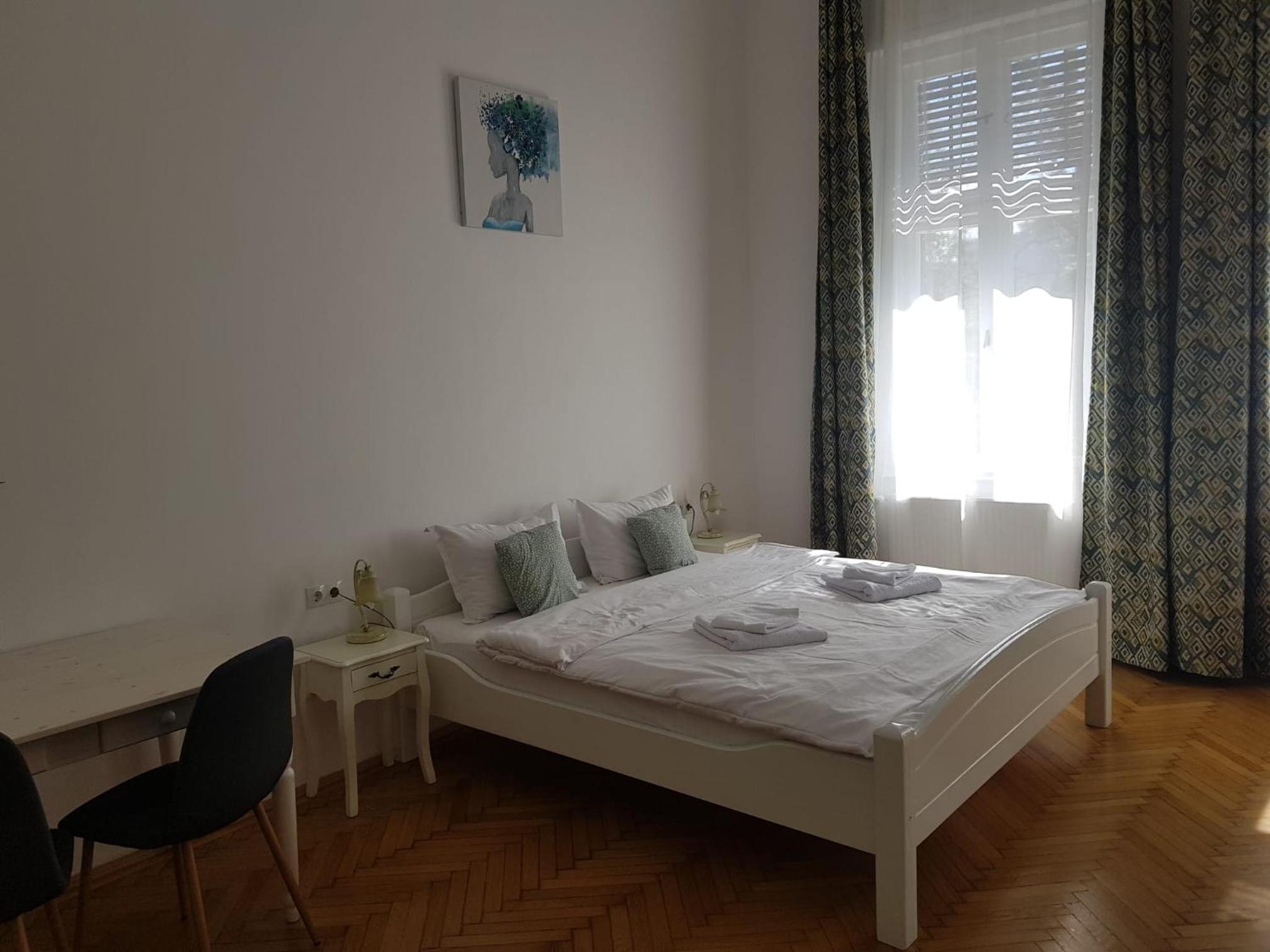 Deluxe King Room - Photo 16