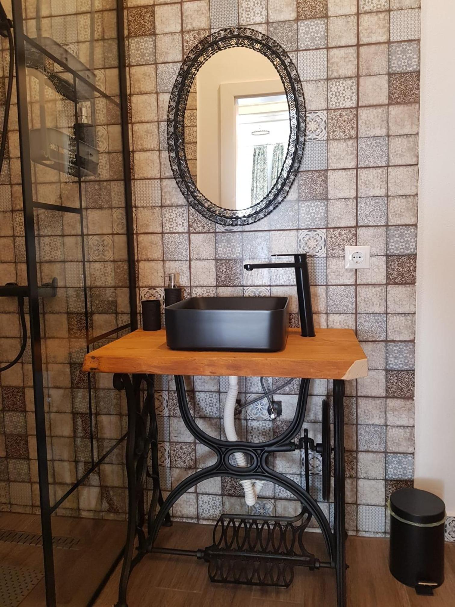 Deluxe King Room - Photo 20