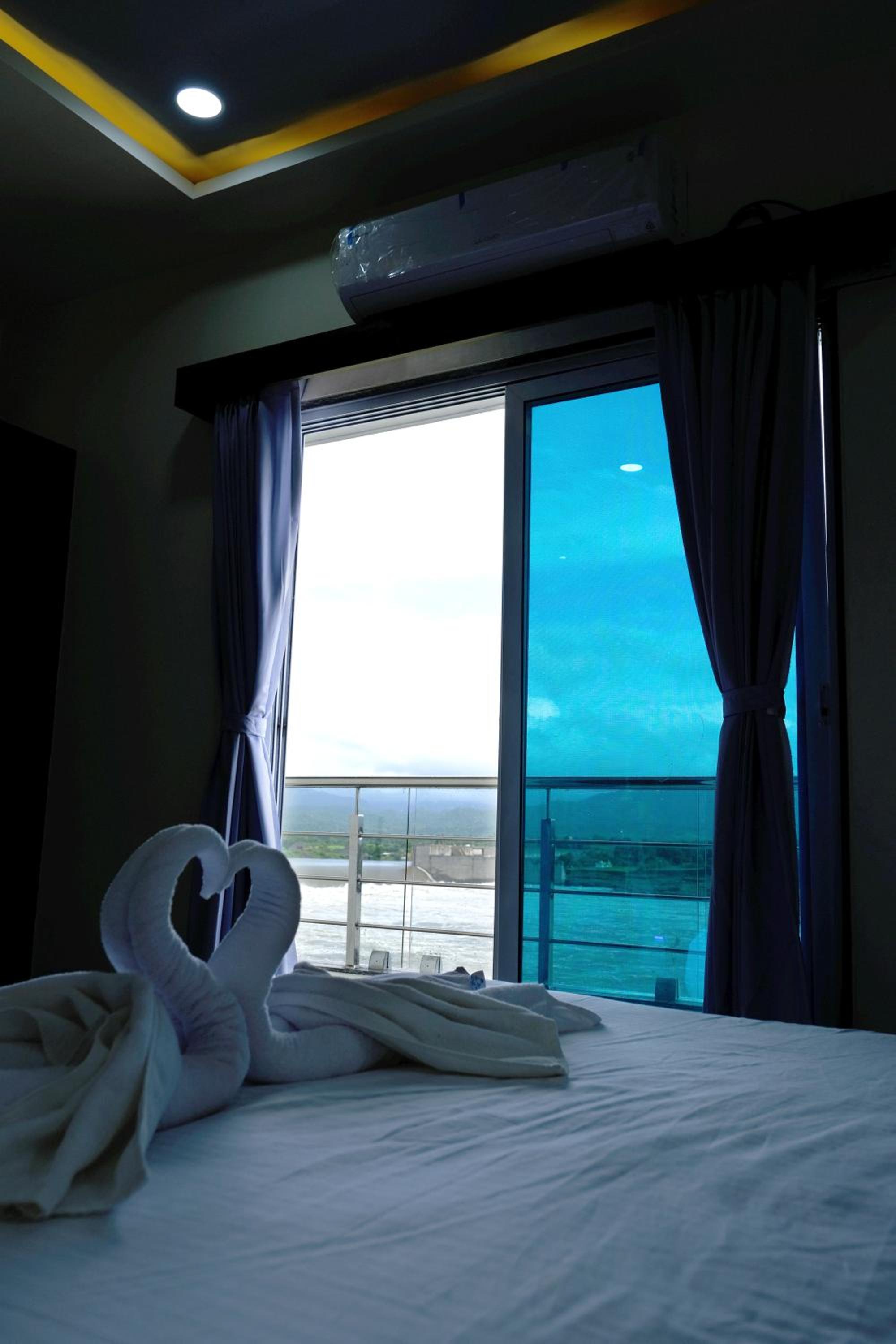 Suite - Photo 3