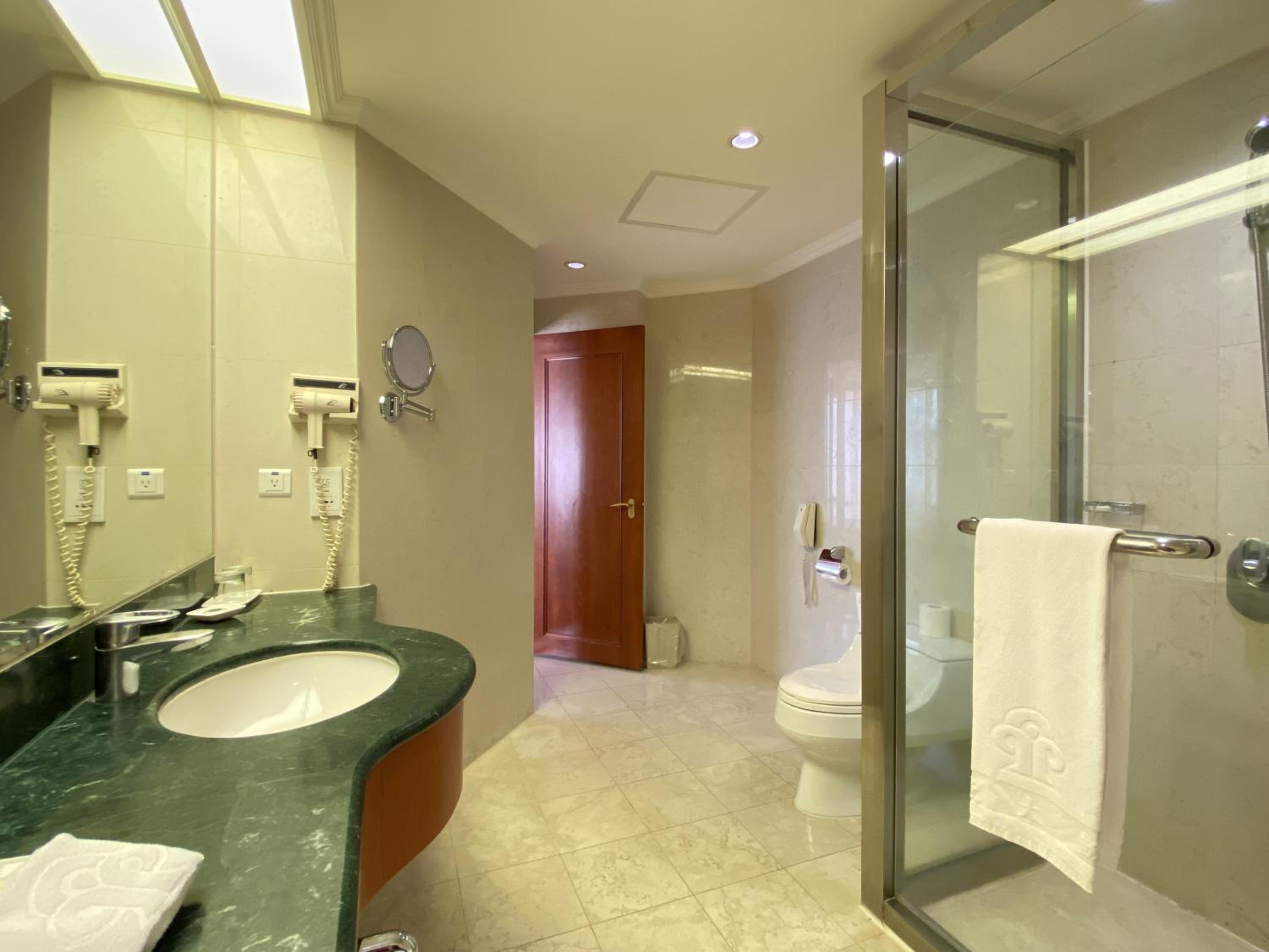 Suite - Photo 4