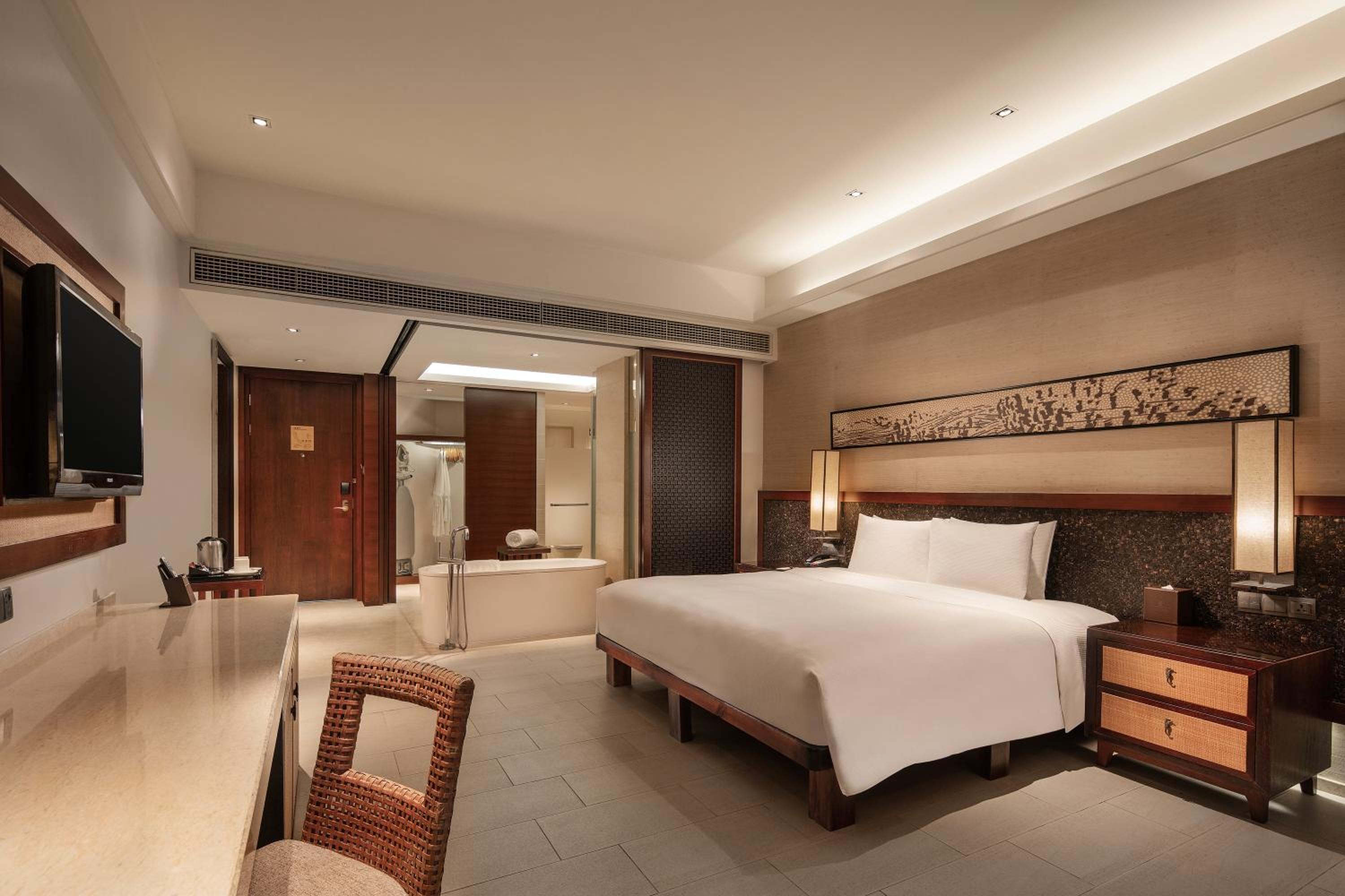 Garden View Room with King Bed - Photo 5