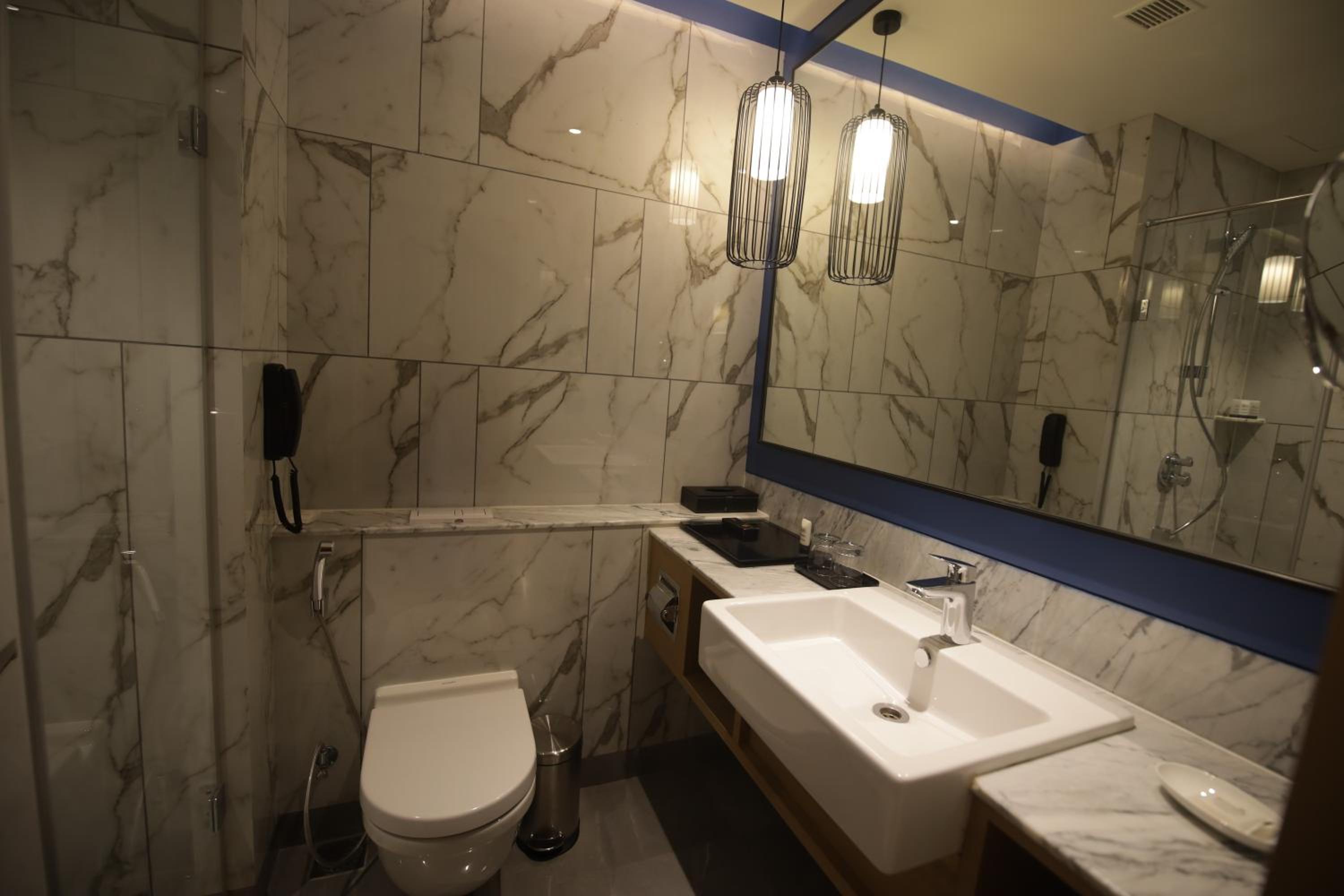Premium King Room - Non-Smoking - Photo 8