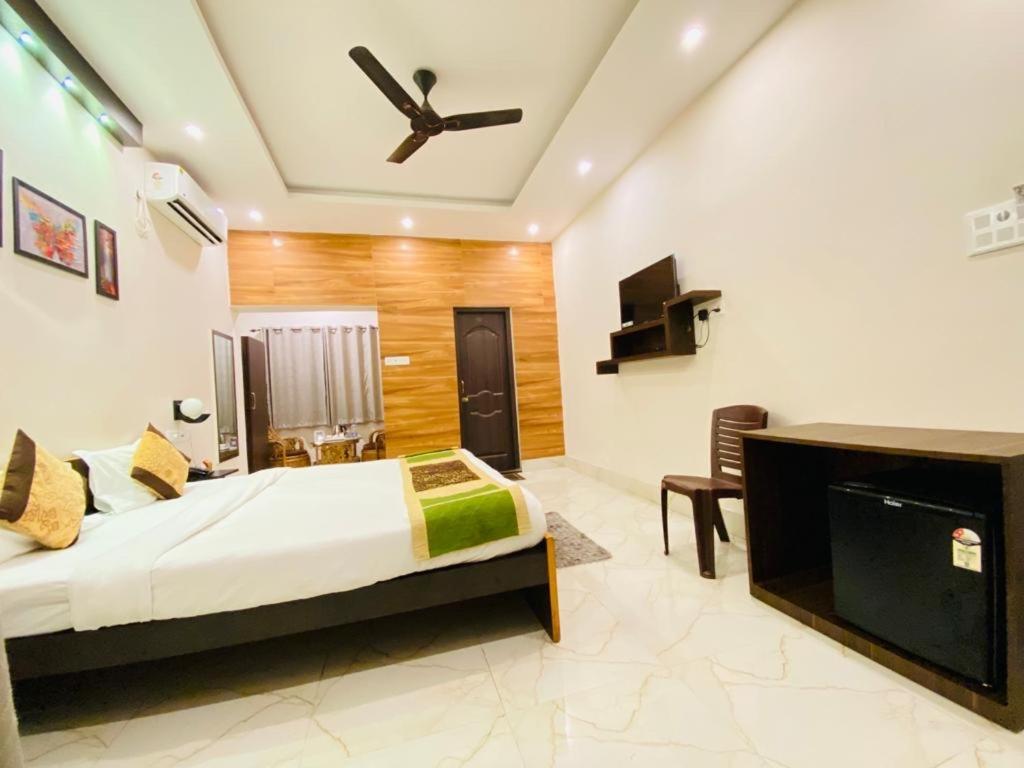King Room with Balcony photo 2