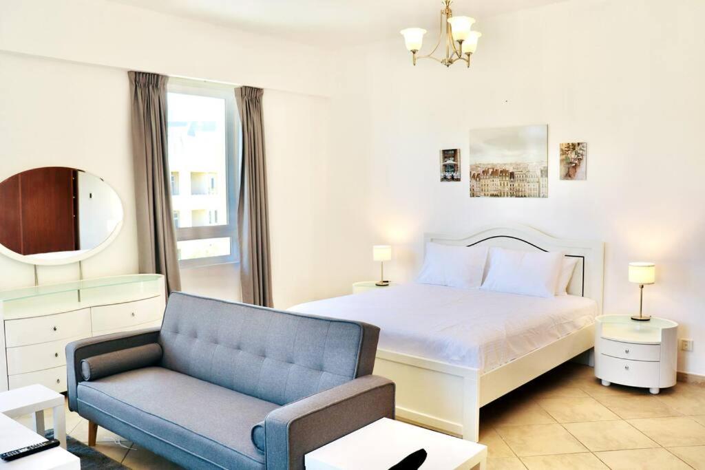 Studio Apartment photo 1
