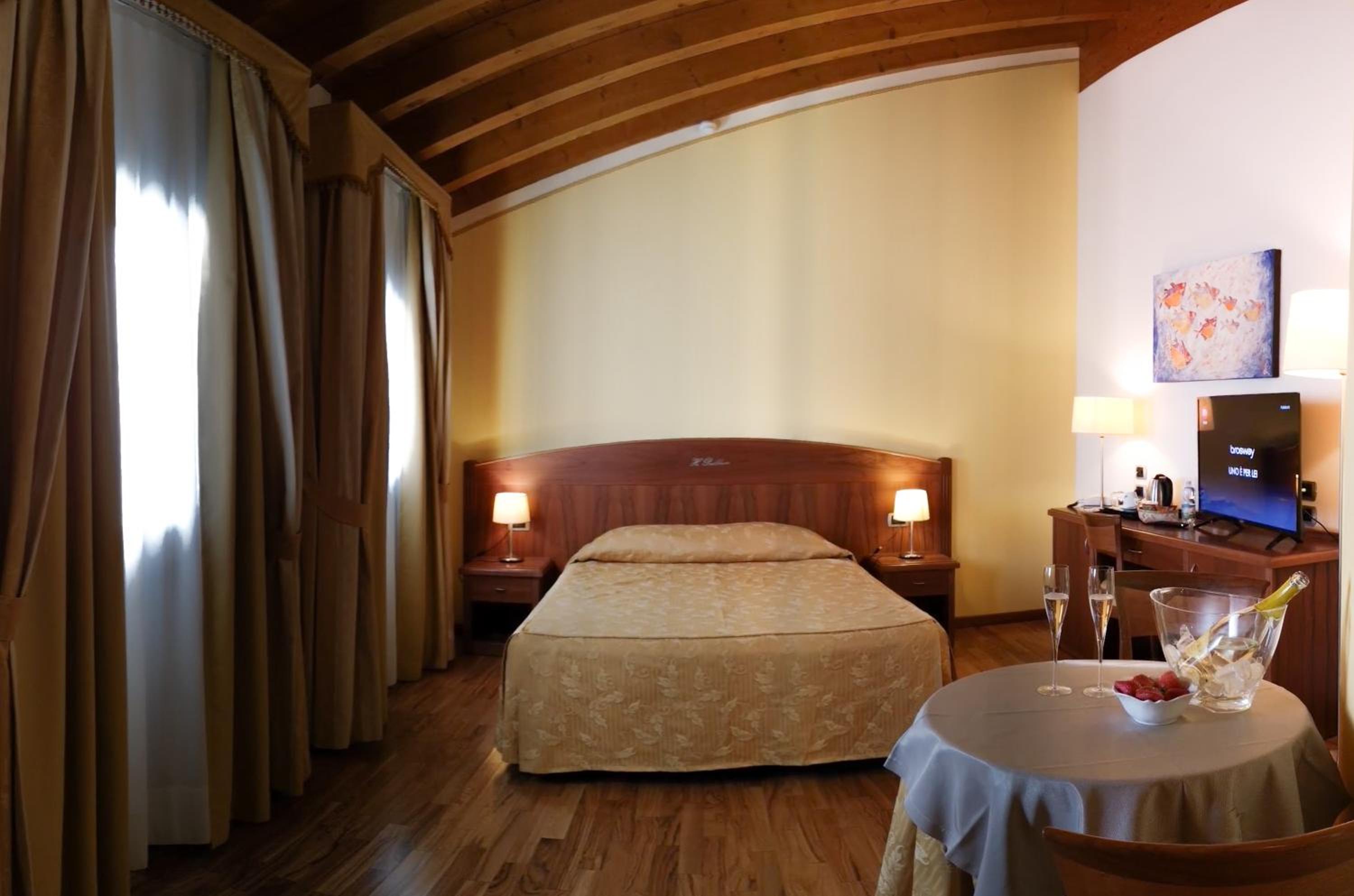 Double Room - Photo 3