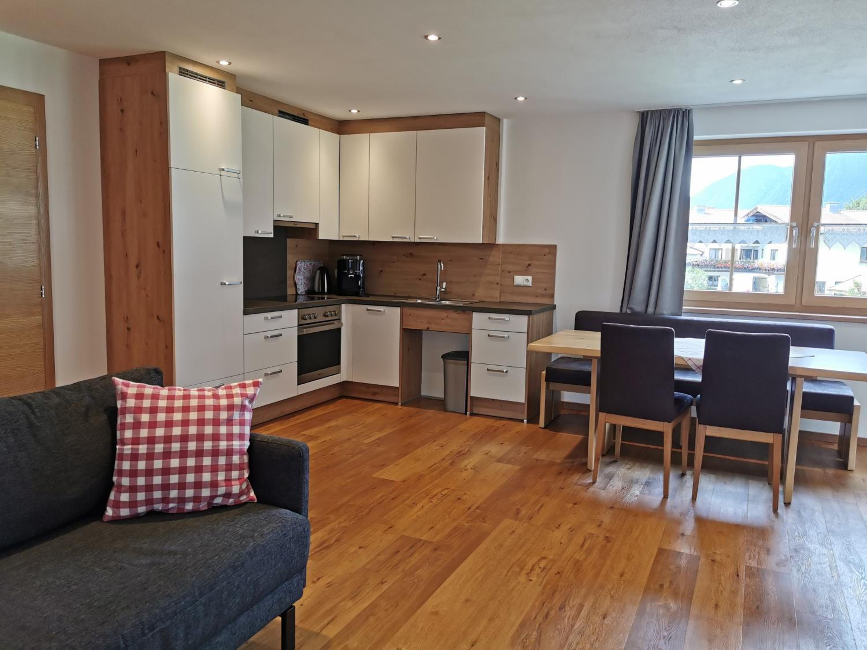 Apartment with Mountain View photo 2