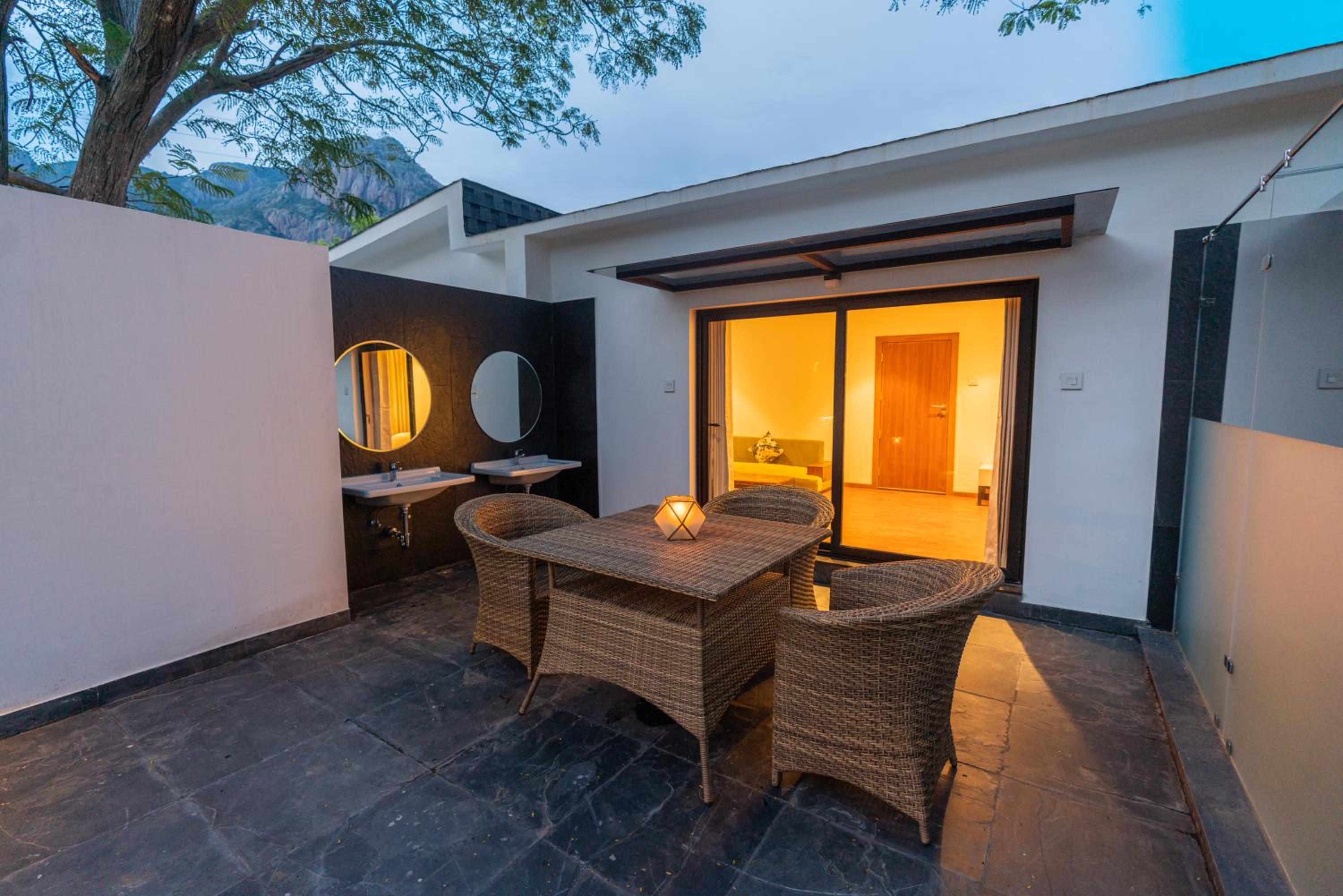 Villa with Private Pool - Photo 2