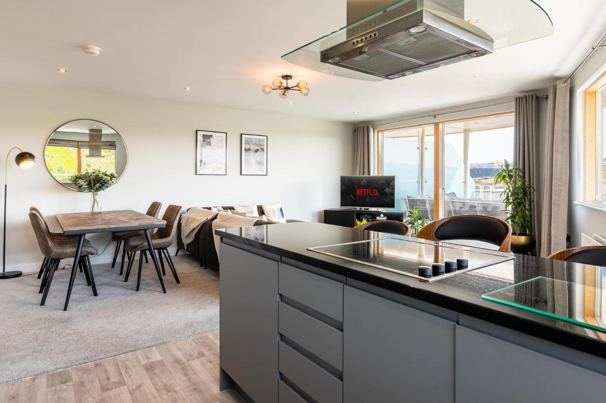 Two-Bedroom Peasholm Park Penthouse Apartment (Peasholm View) photo 3