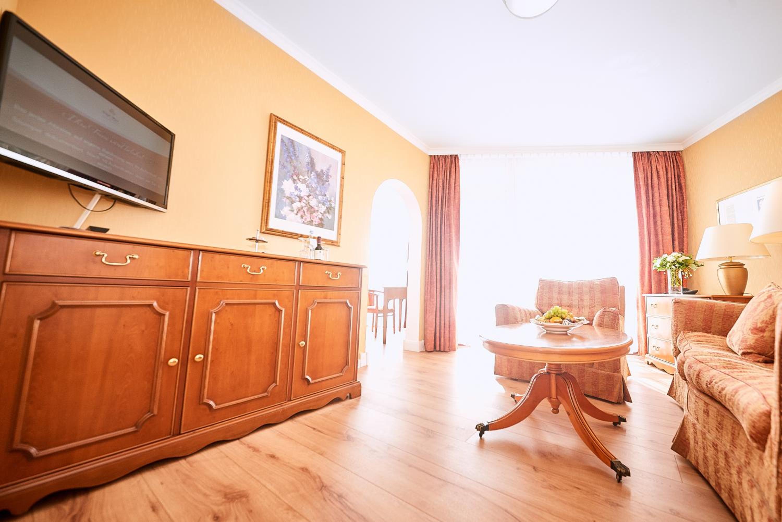 Deluxe Double Room thumbnail 6
