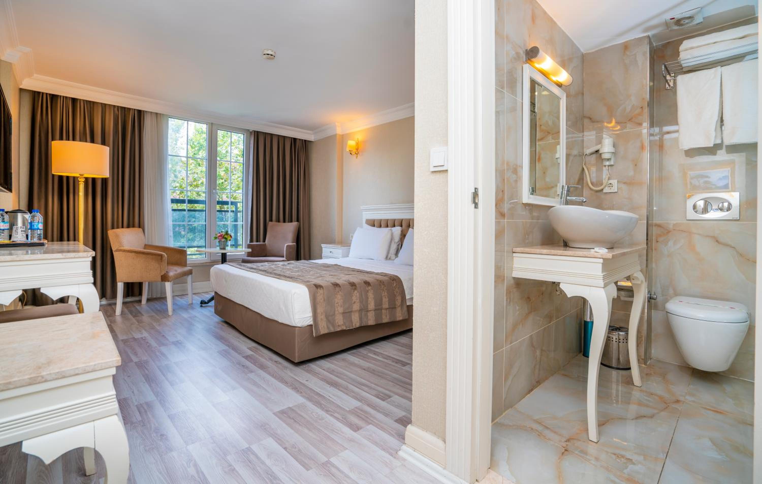 Standard Double or Twin Room photo 3