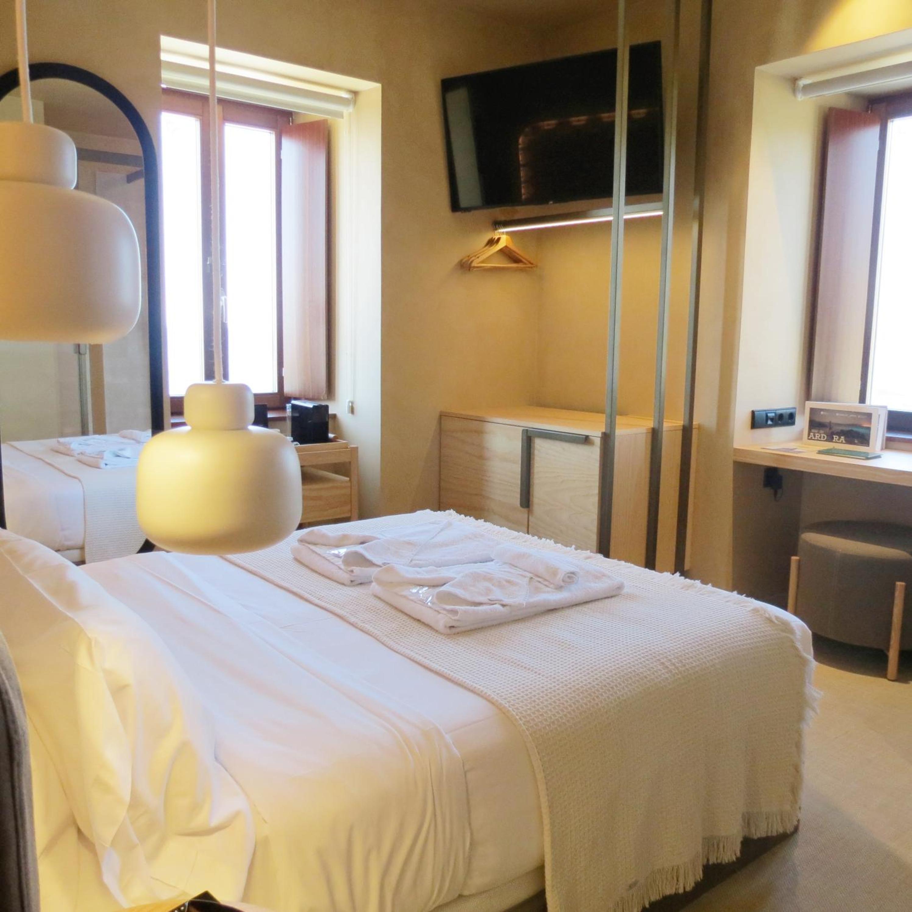 Deluxe Double Room - Photo 12