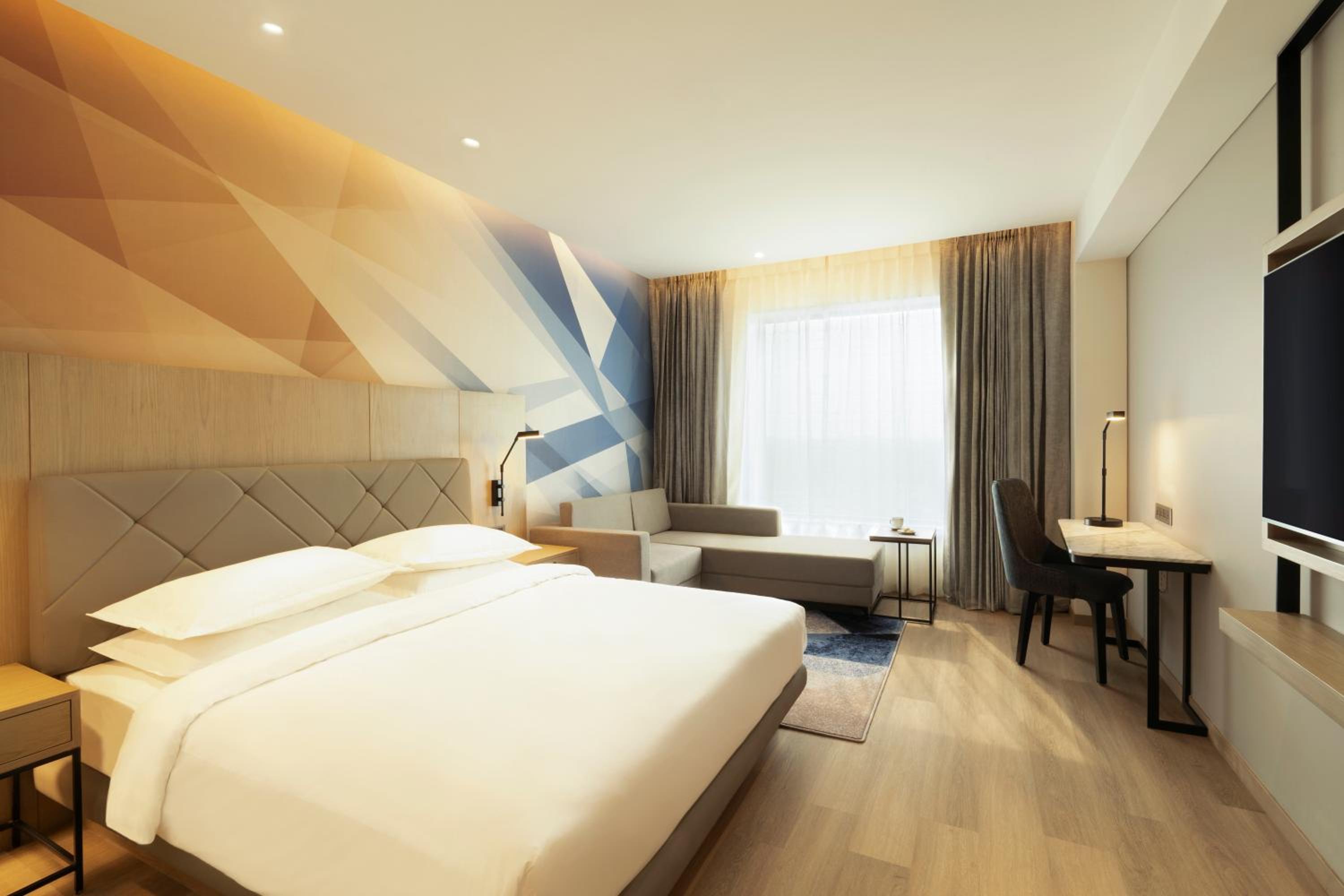 Deluxe King Room - Photo 3
