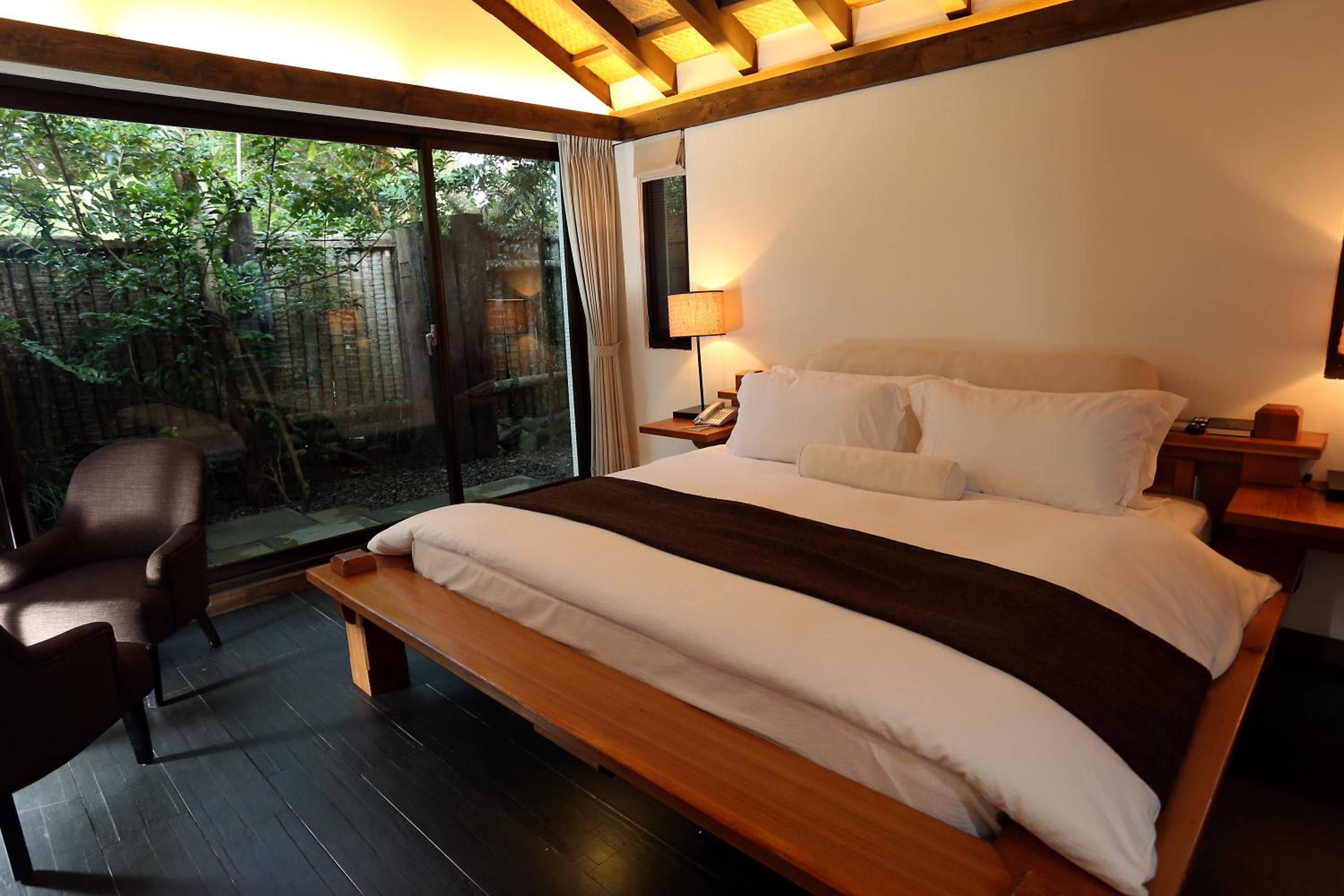 Deluxe Double Room with Bath photo 2
