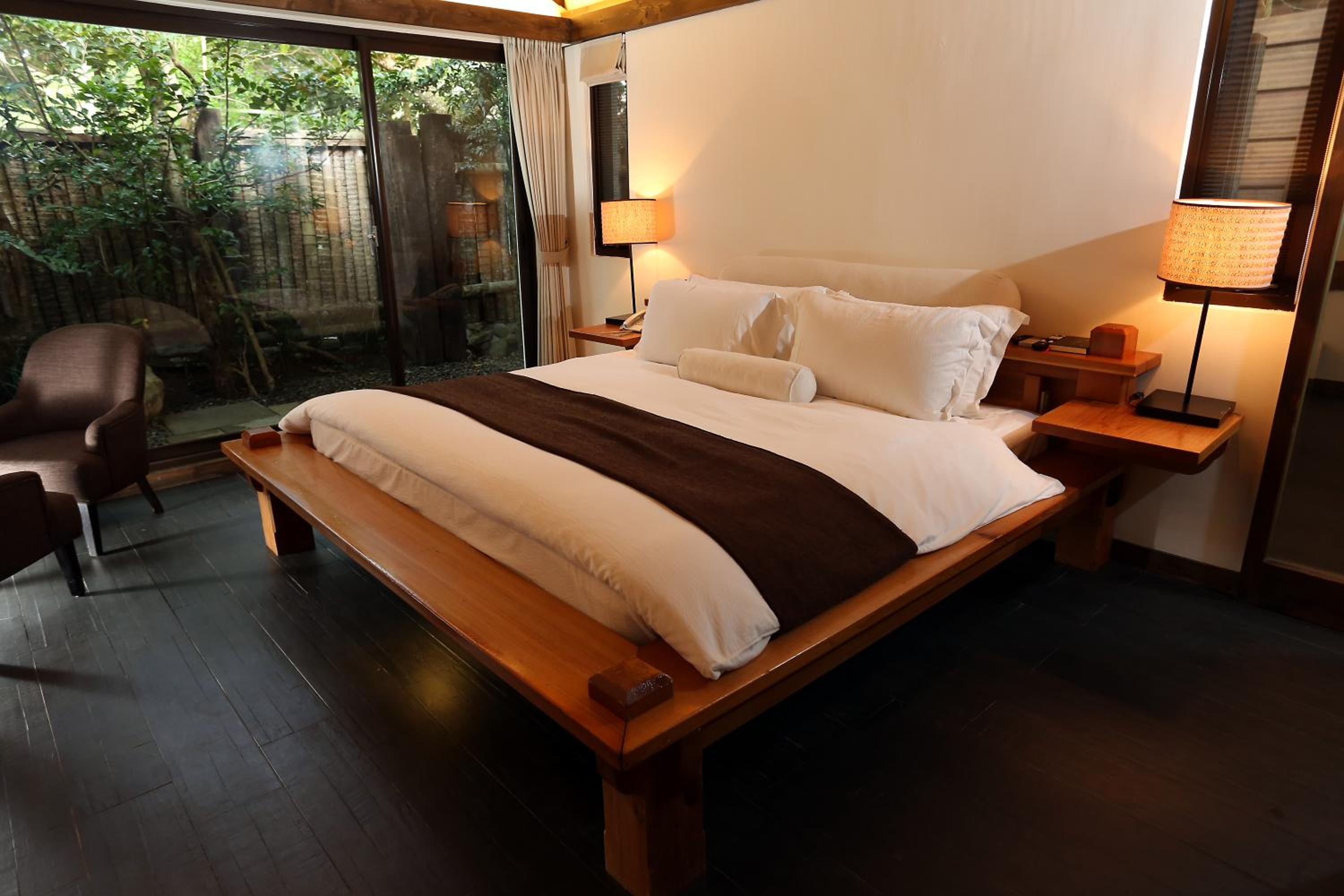 Deluxe Double Room with Bath photo 3