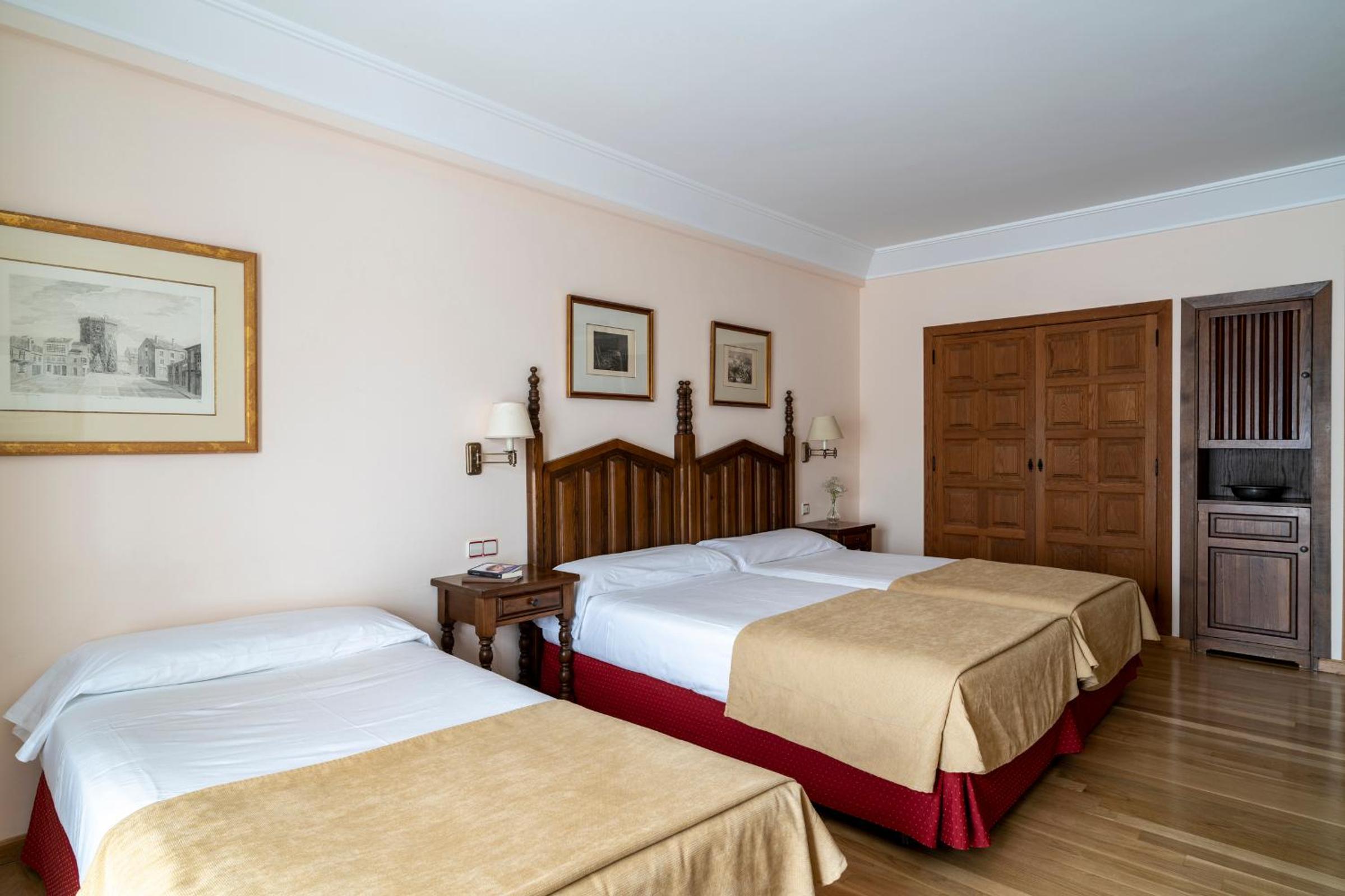 Standard Double Room  (2 Adults + 1 Child) - Photo 1