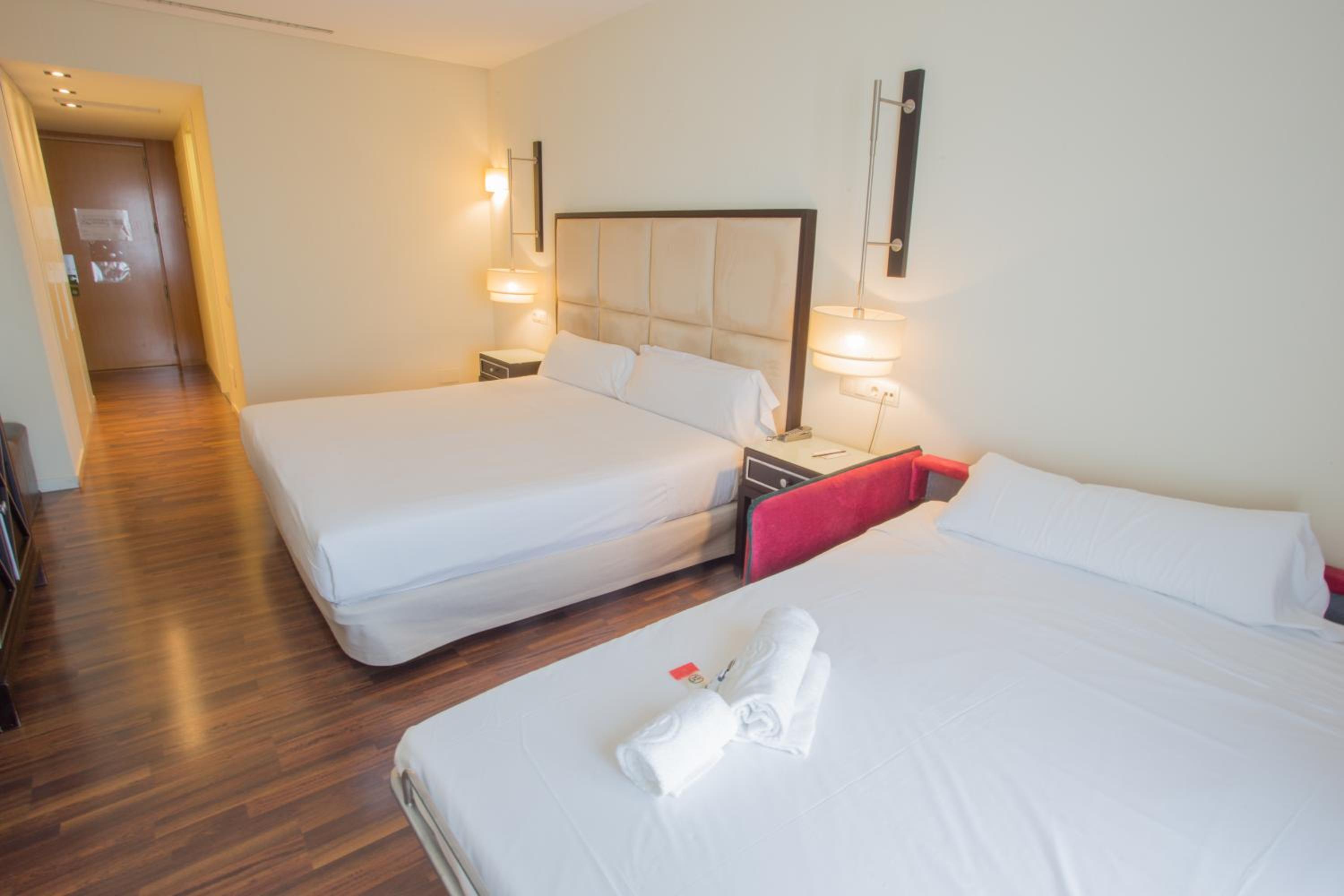 Double or Twin Room with Extra Bed - Photo 2