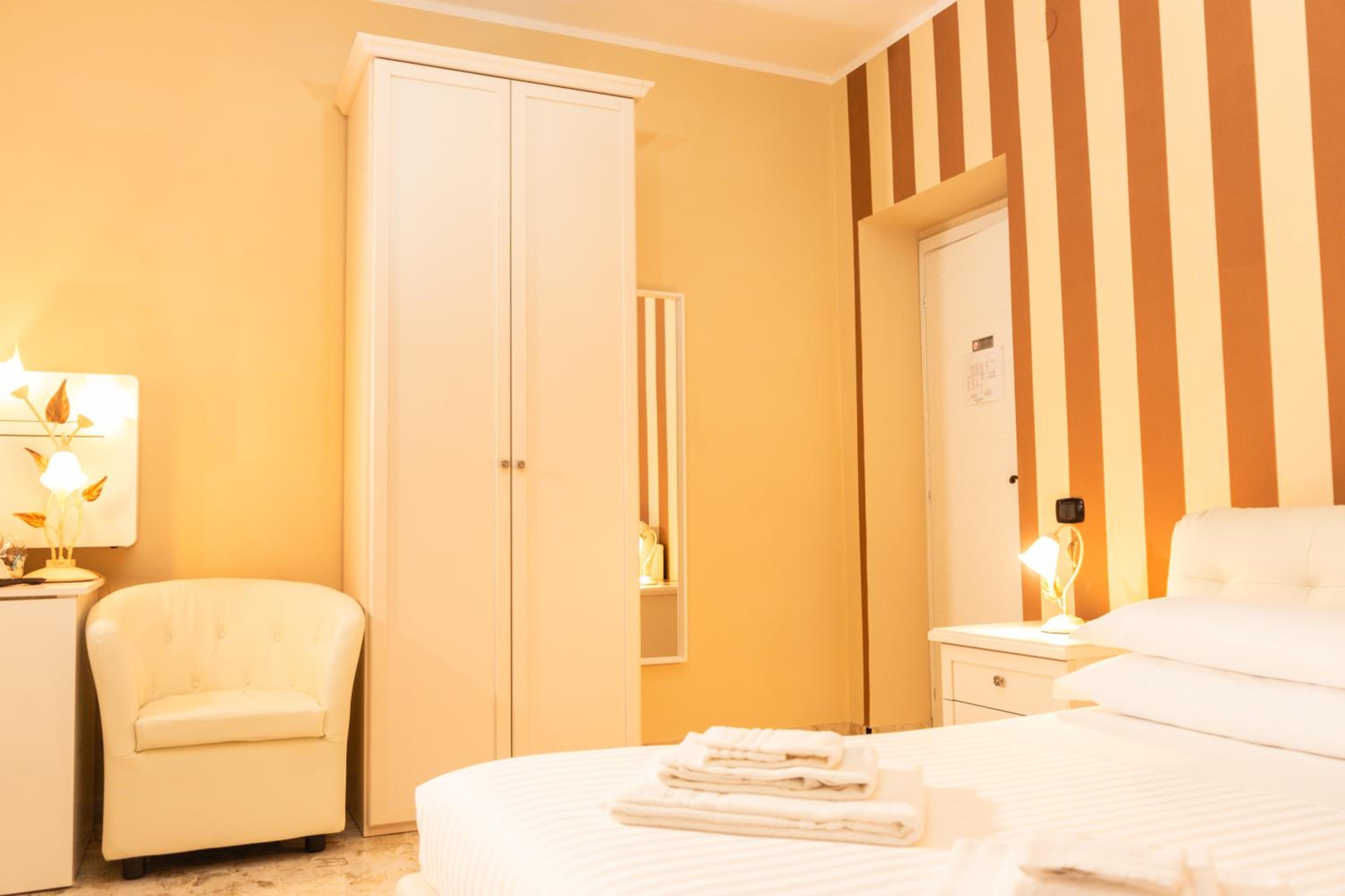 Twin Room with View - Photo 3