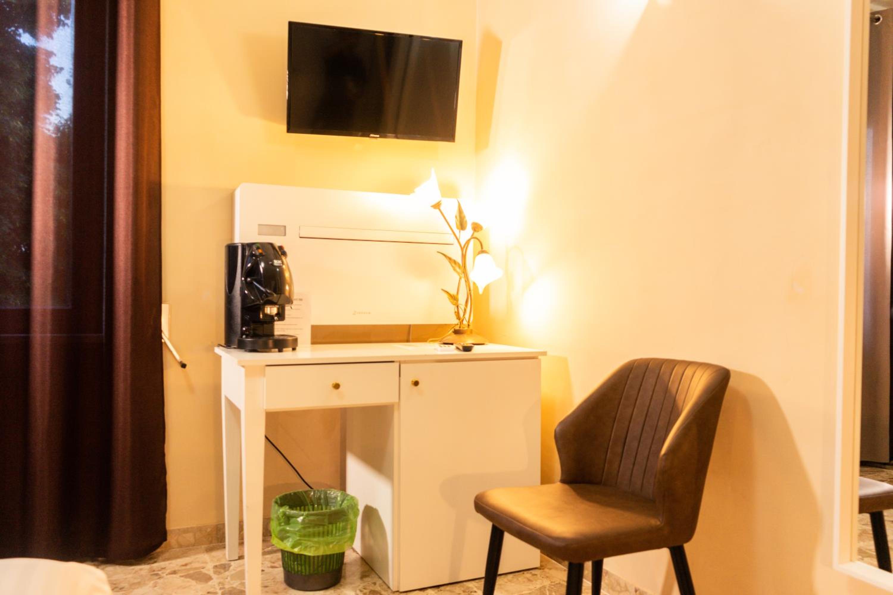 Double Room with Terrace - Photo 4