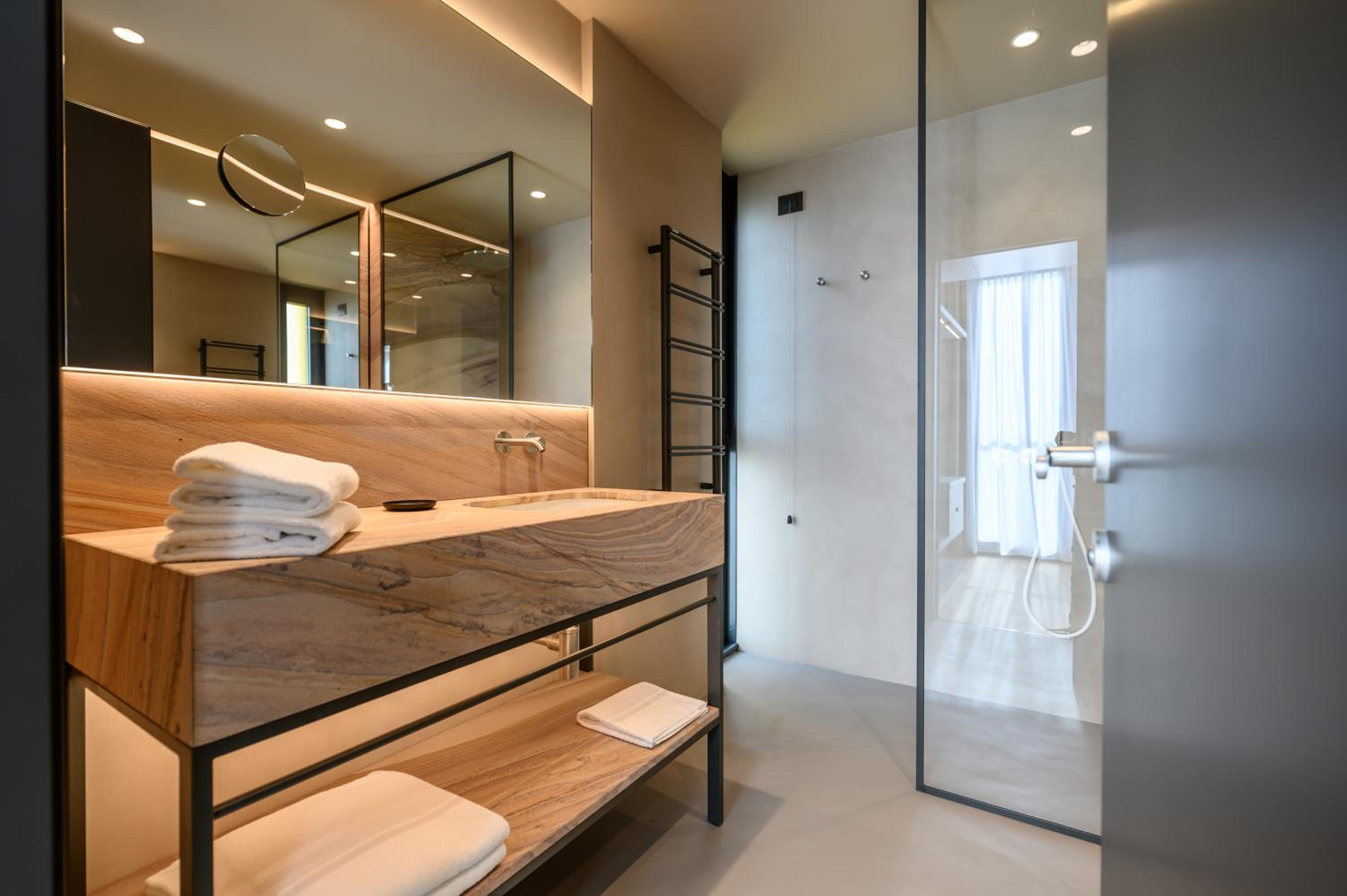 Luxury Two-Bedroom Suite - Photo 8