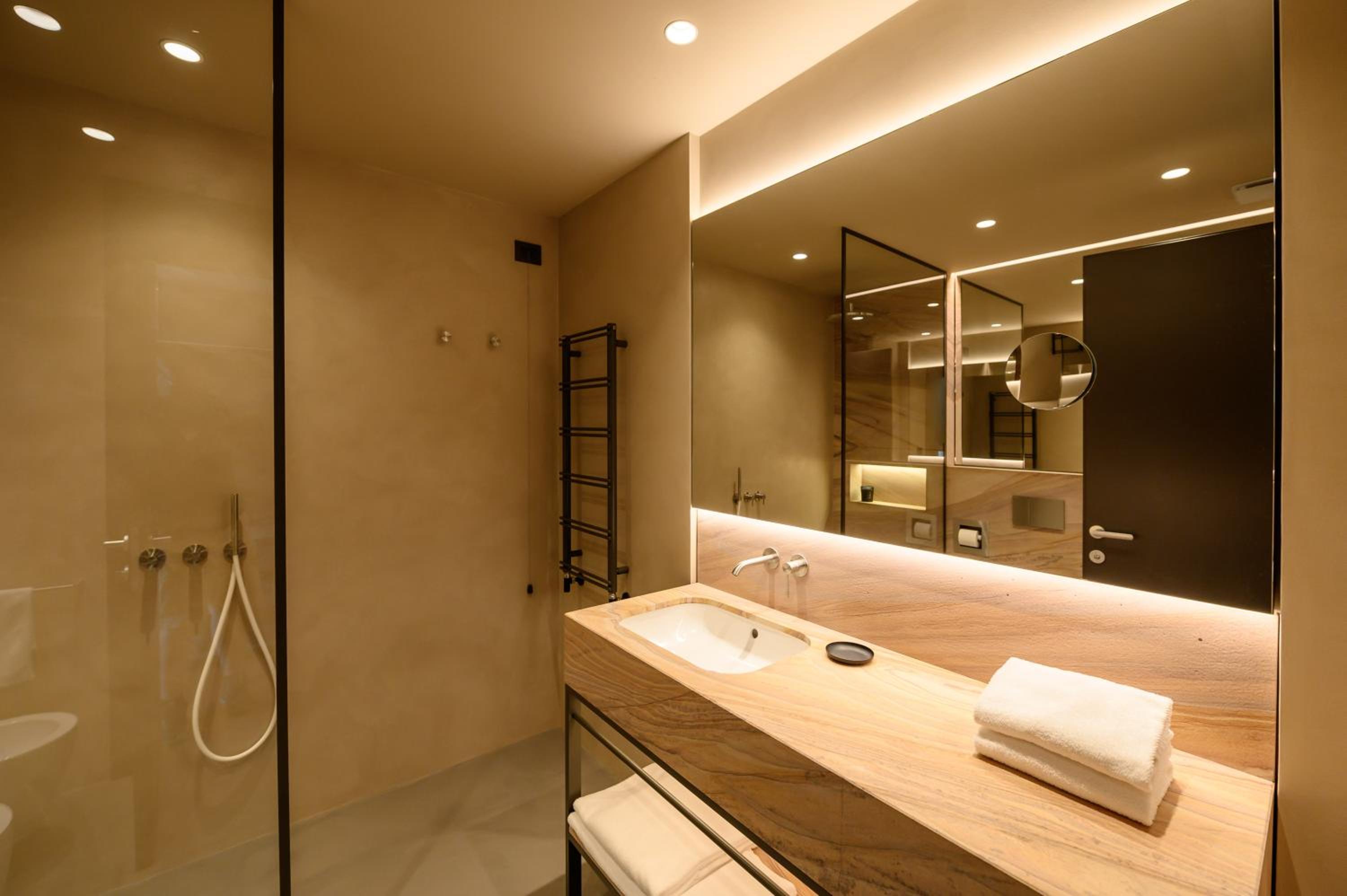 Luxury Two-Bedroom Suite - Photo 7