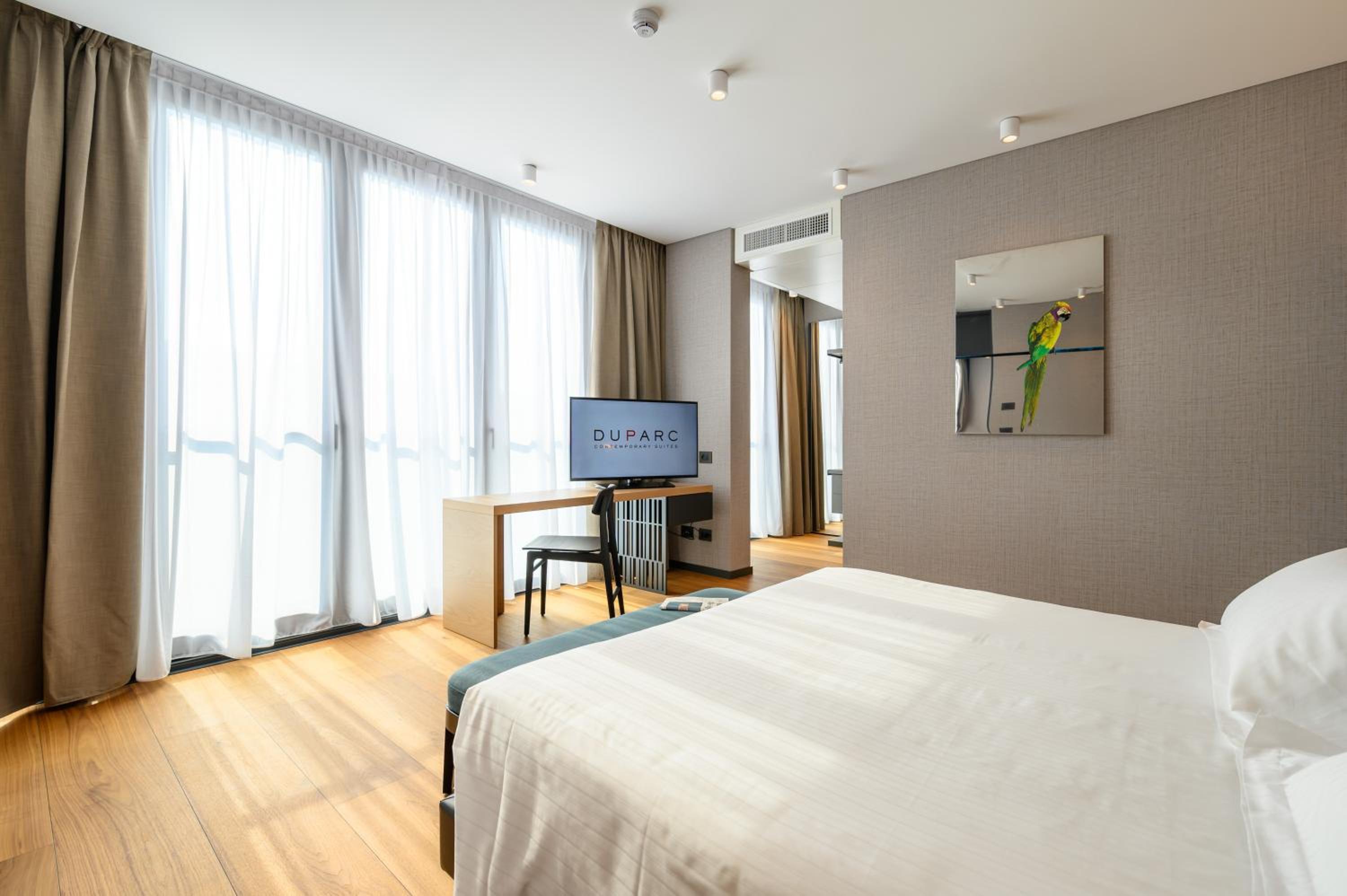 Luxury Two-Bedroom Suite - Photo 4