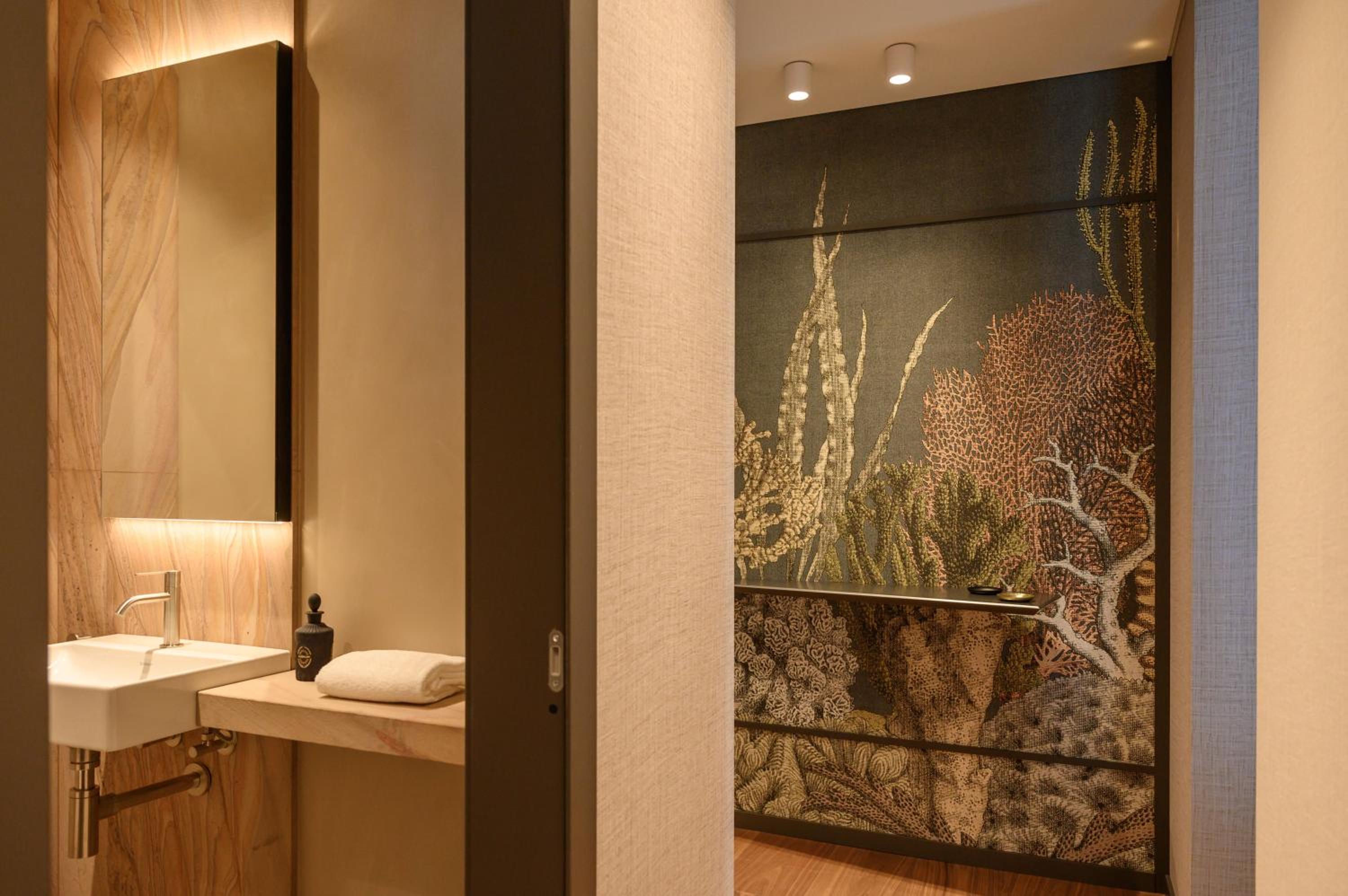 Luxury Two-Bedroom Suite - Photo 6