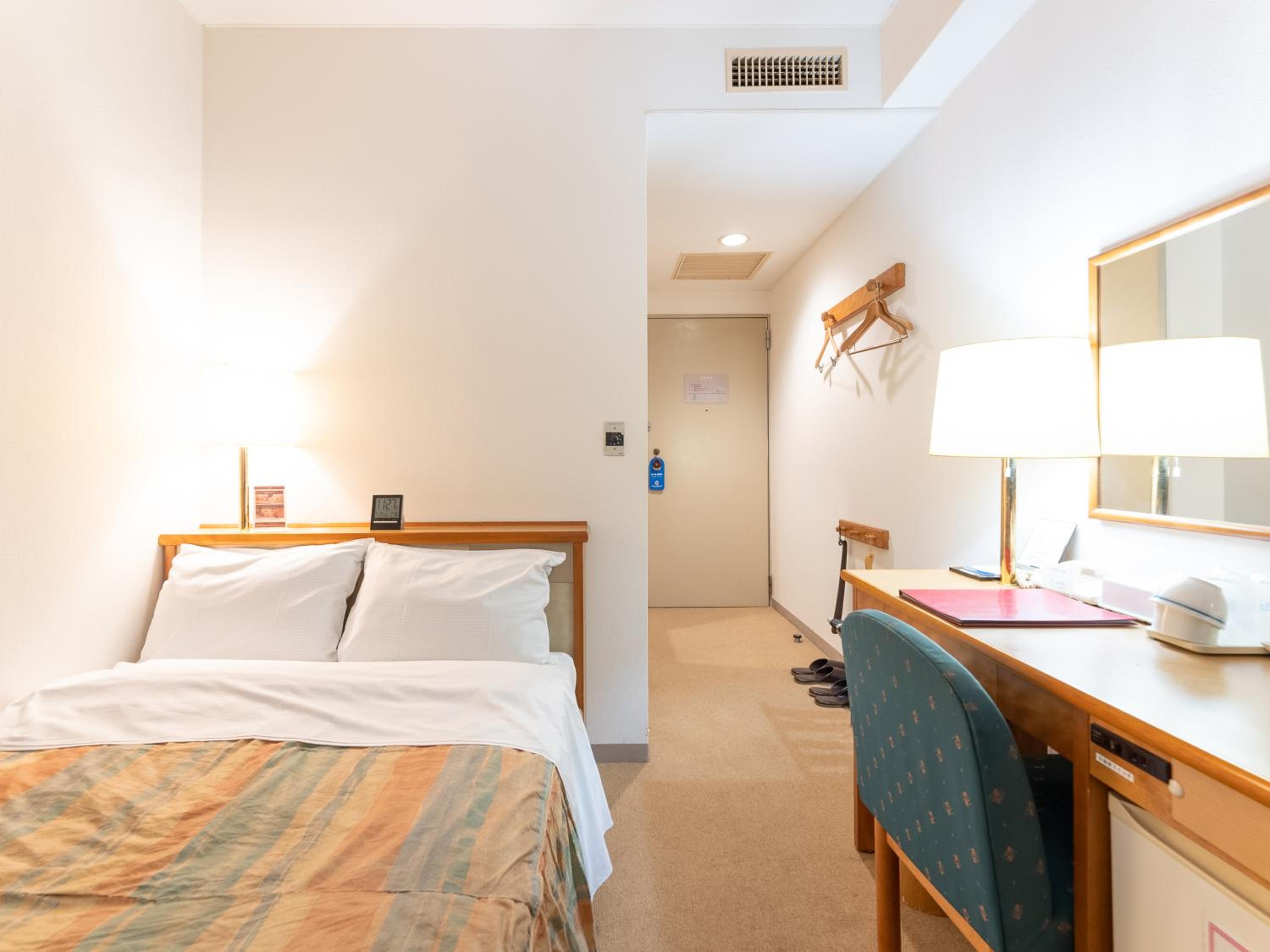 Double Room with Small Double Bed - Smoking photo 3