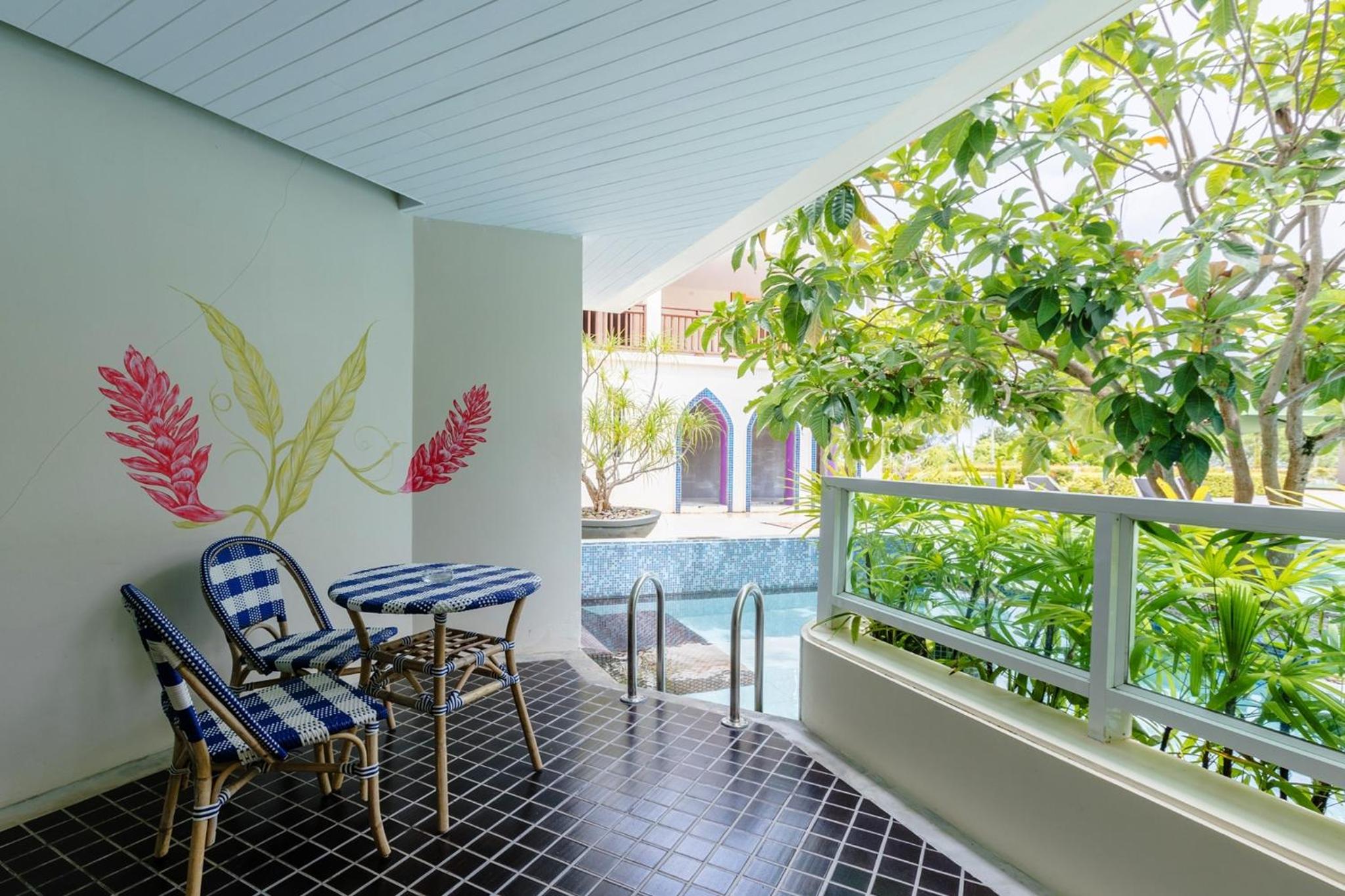 Deluxe Double or Twin Room with Pool Access - Photo 9