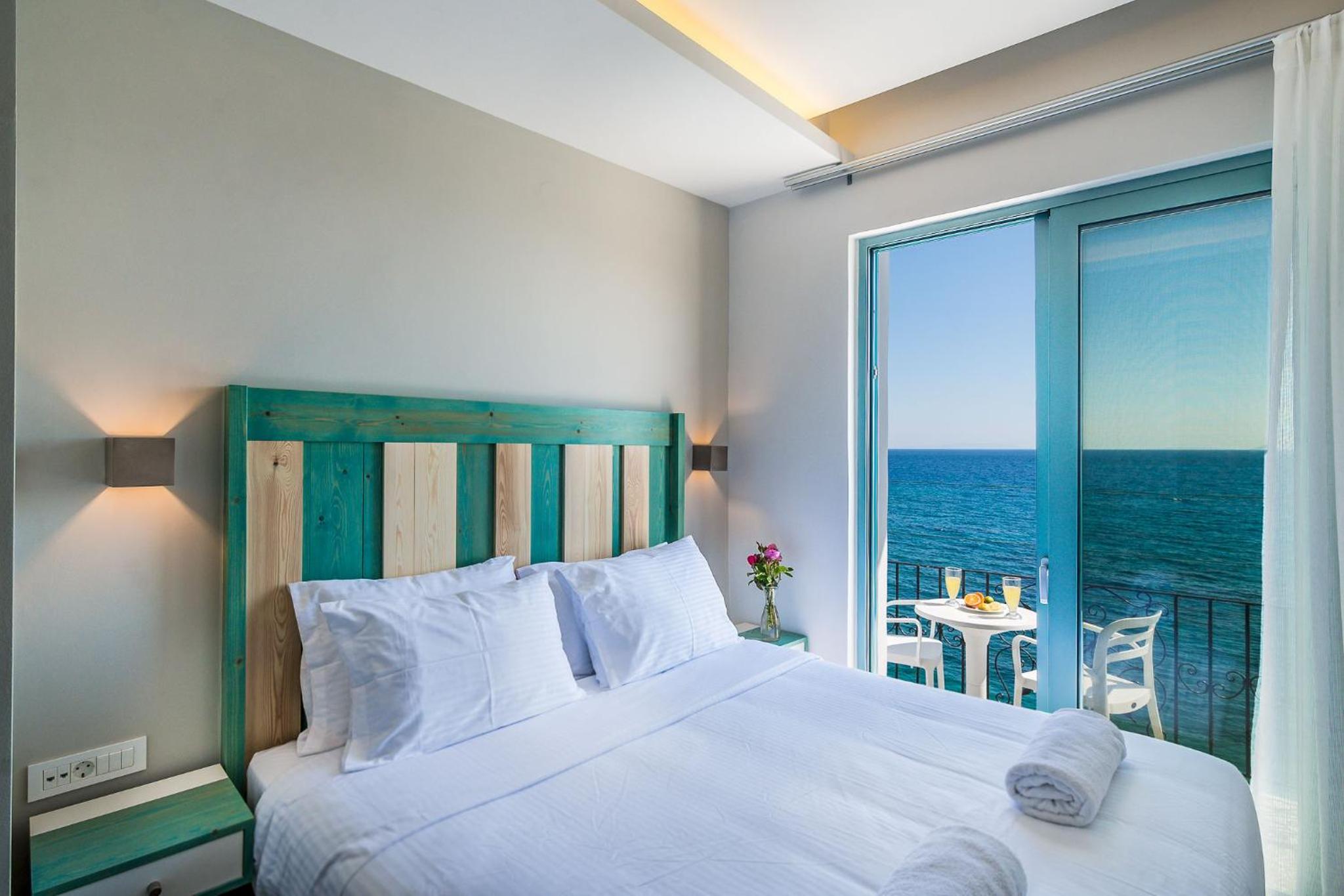 Double or Twin Room with Sea View - Photo 11