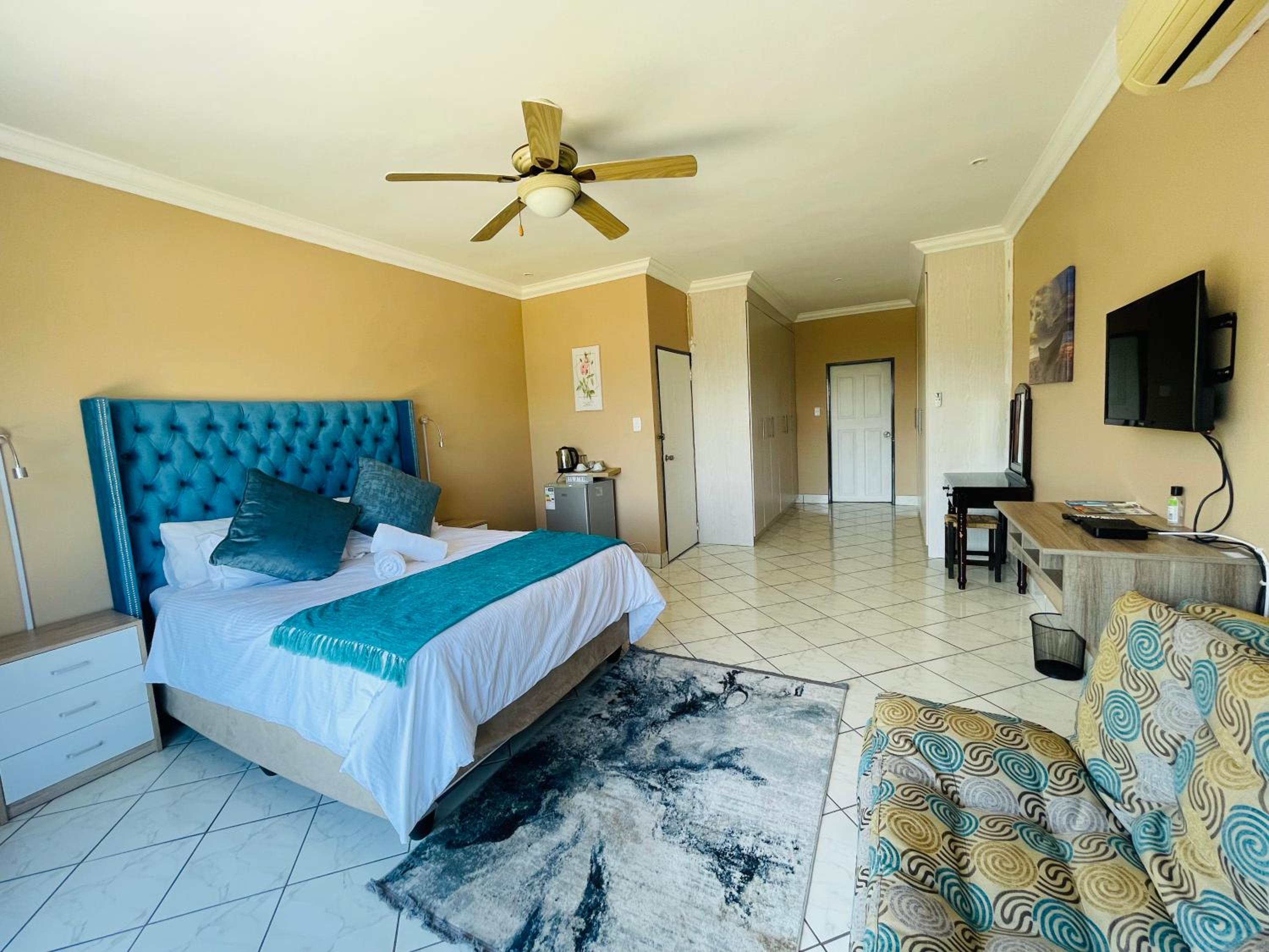 King Room with Lake View - Photo 1