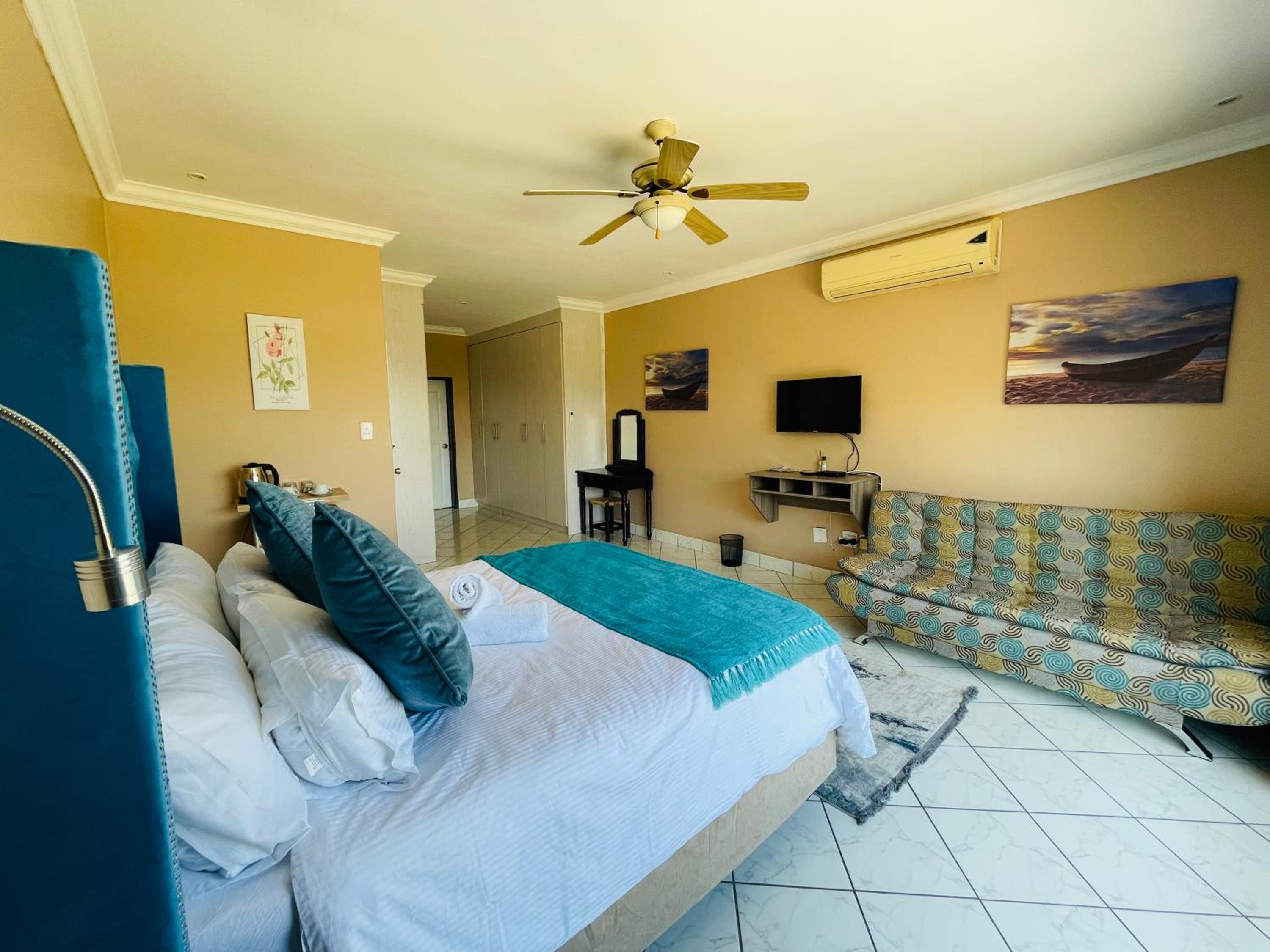 King Room with Lake View - Photo 2