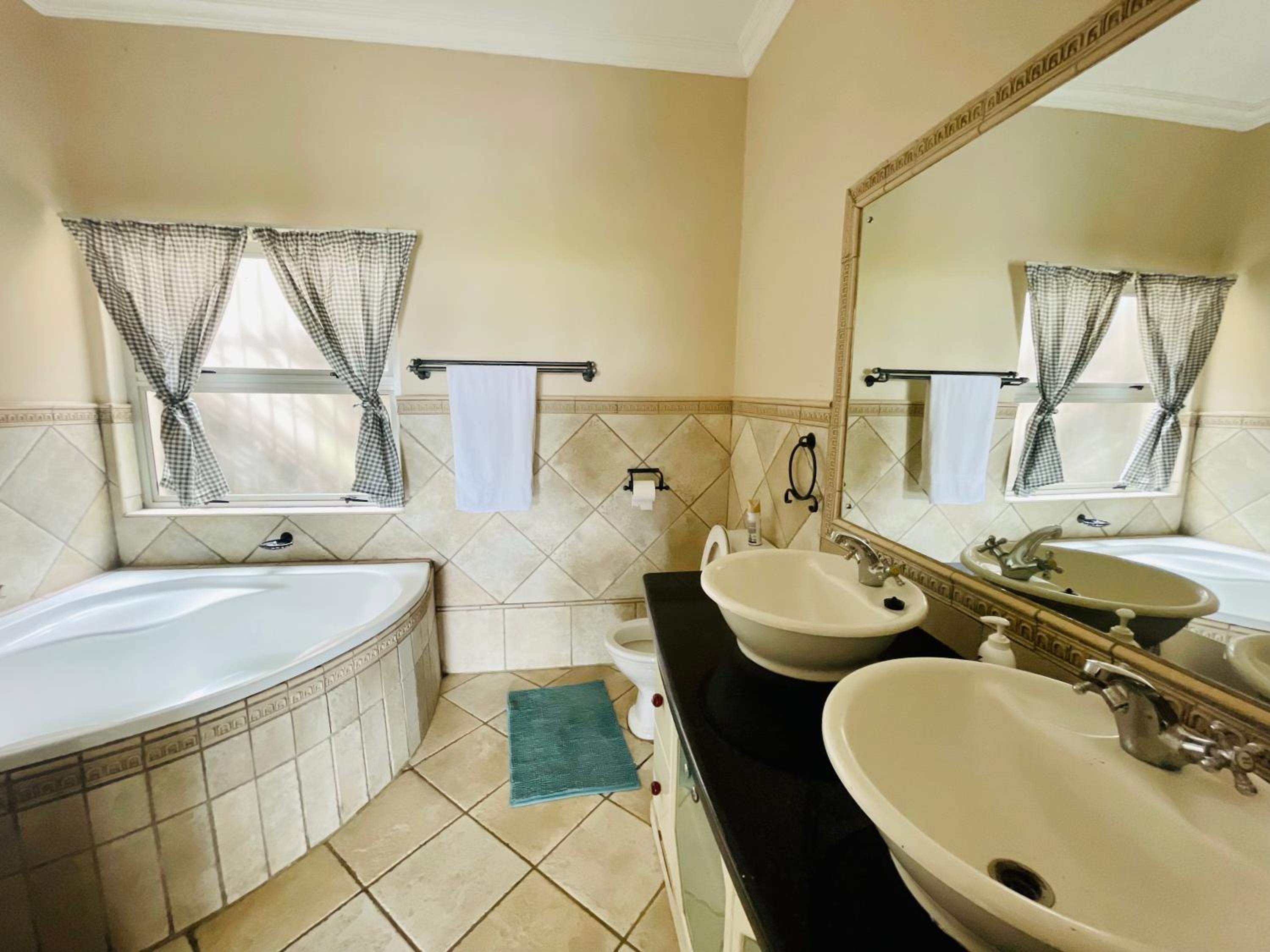 King Room with Lake View - Photo 6