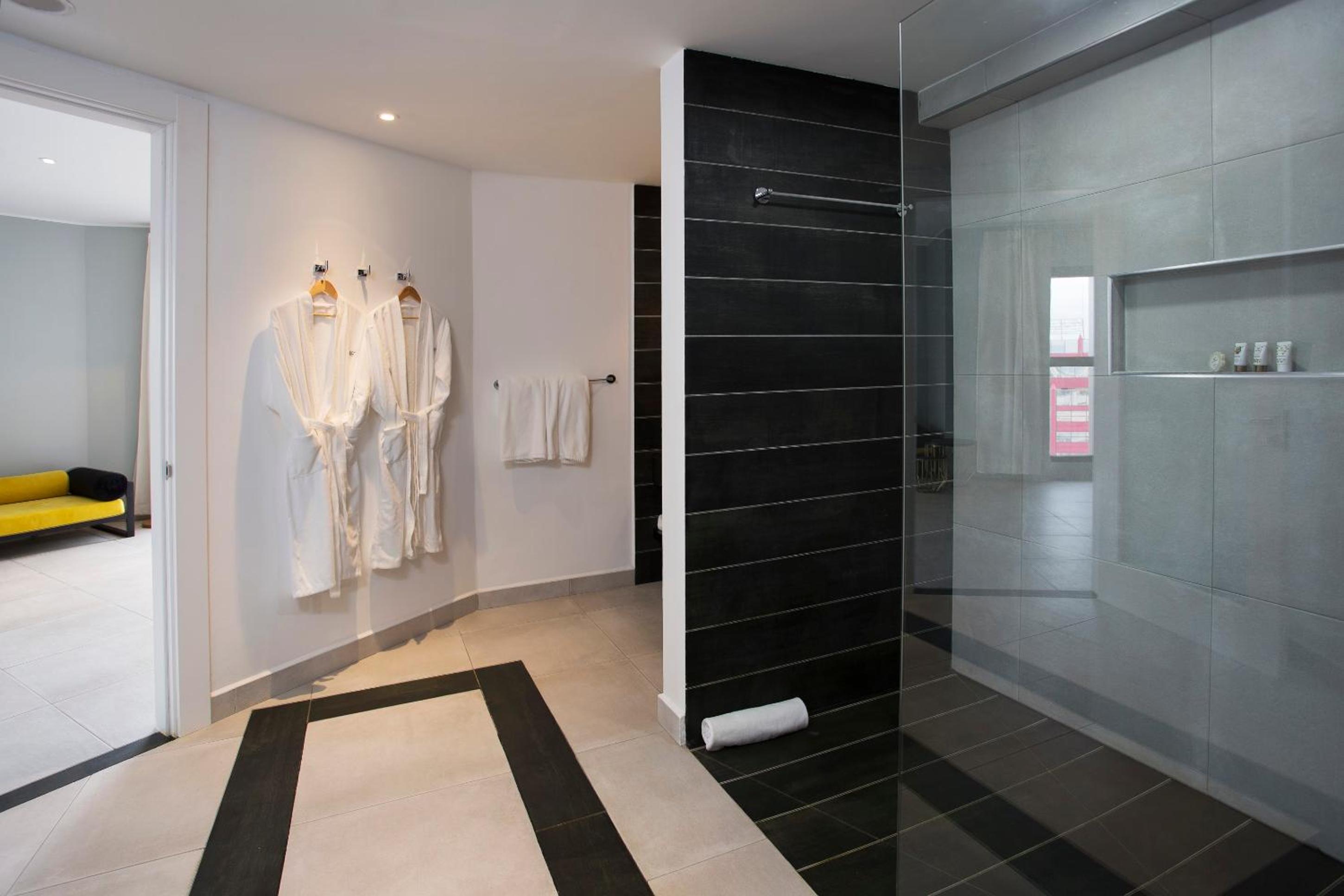 Luxury City View photo 2