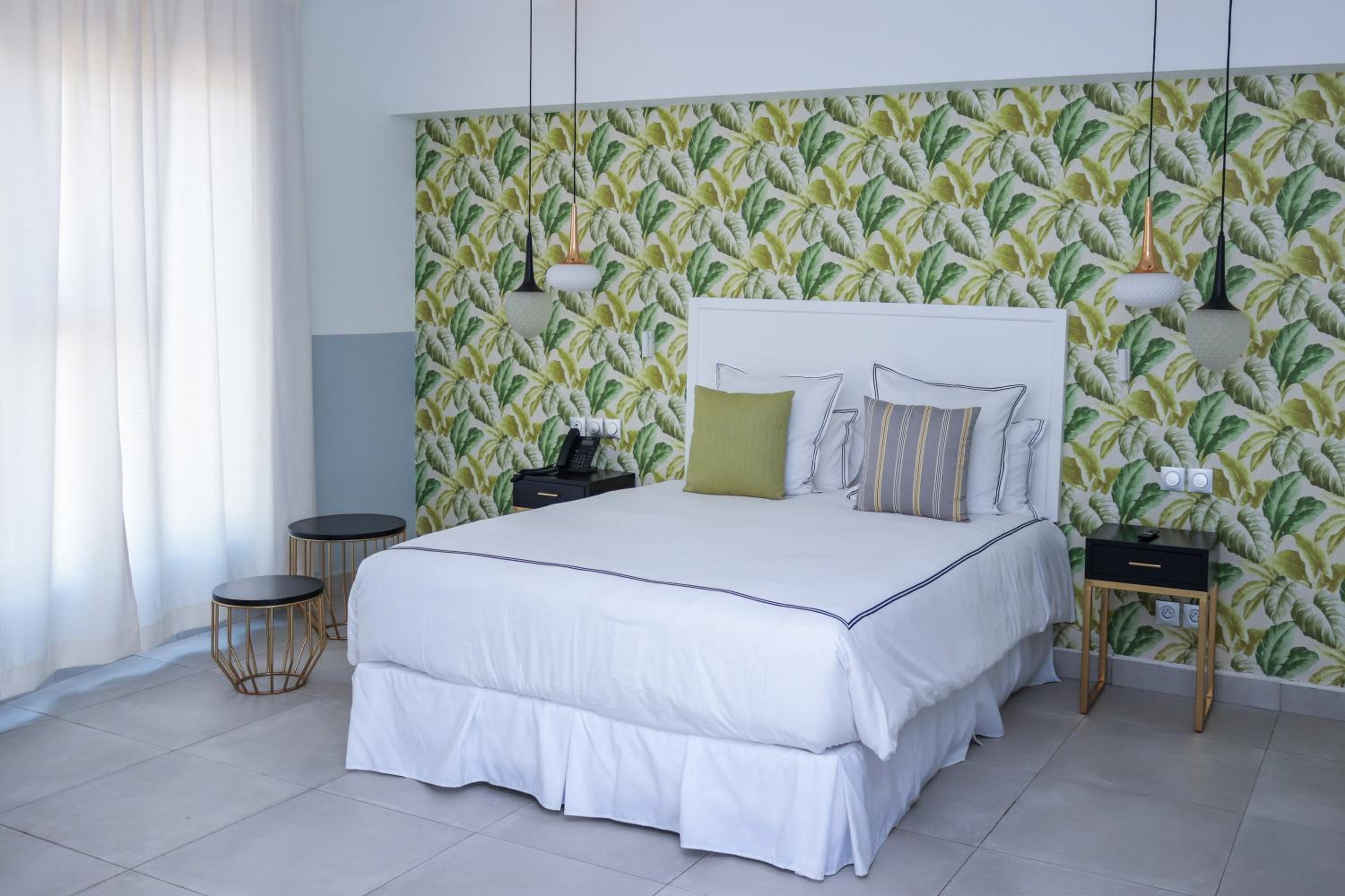 Two Bedroom Family Suite - Photo 8