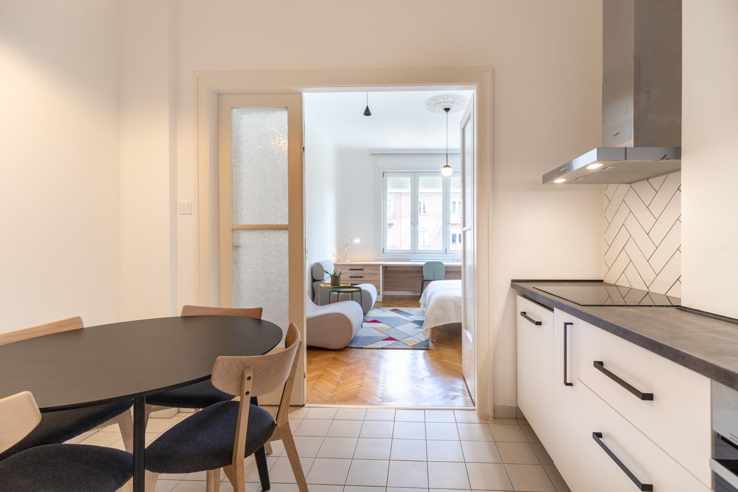 One-Bedroom Apartment - Photo 2