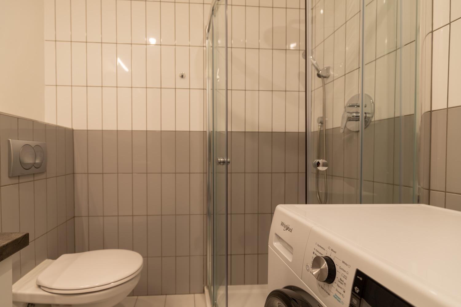 One-Bedroom Apartment - Photo 3