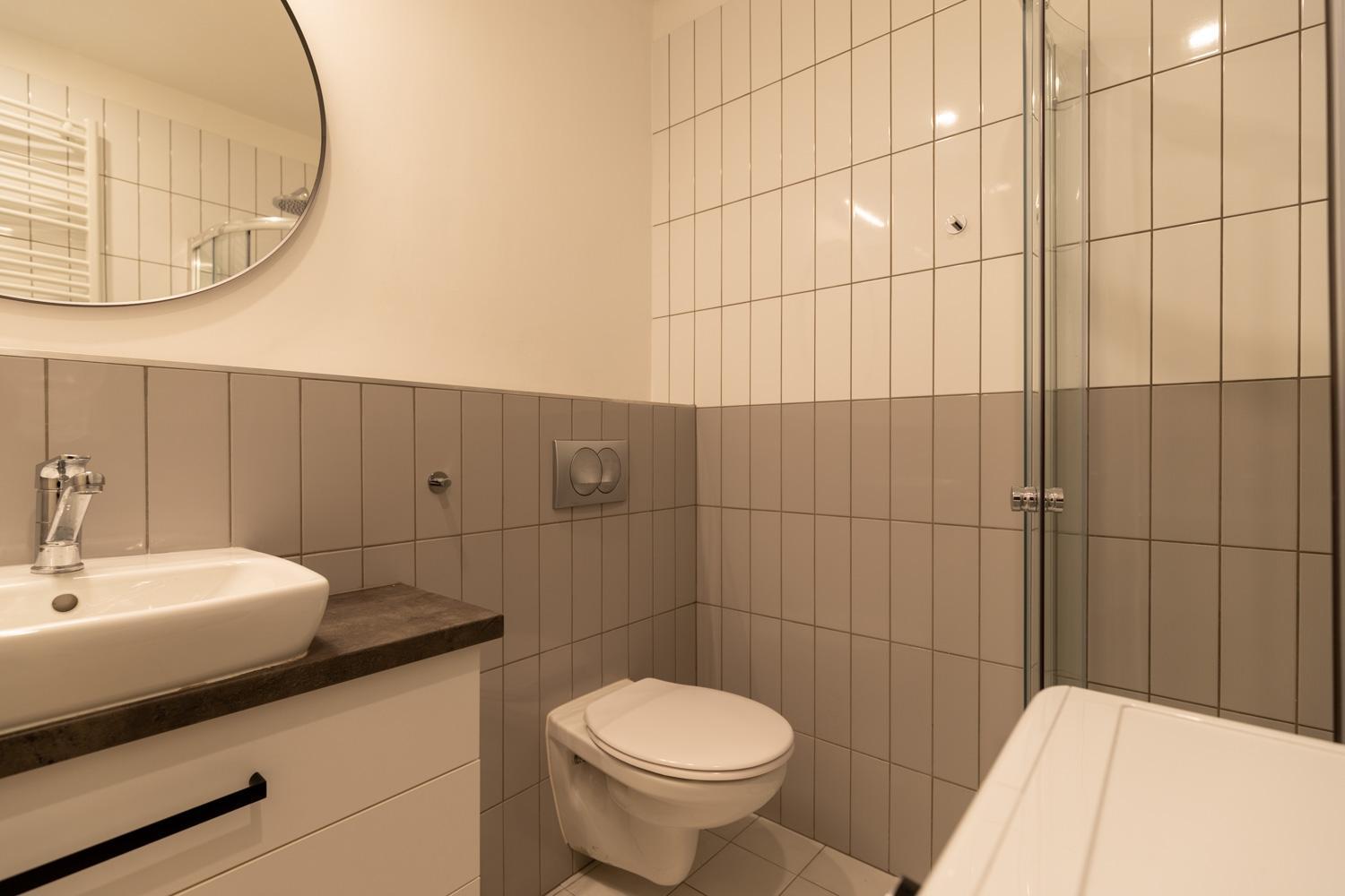 One-Bedroom Apartment - Photo 8