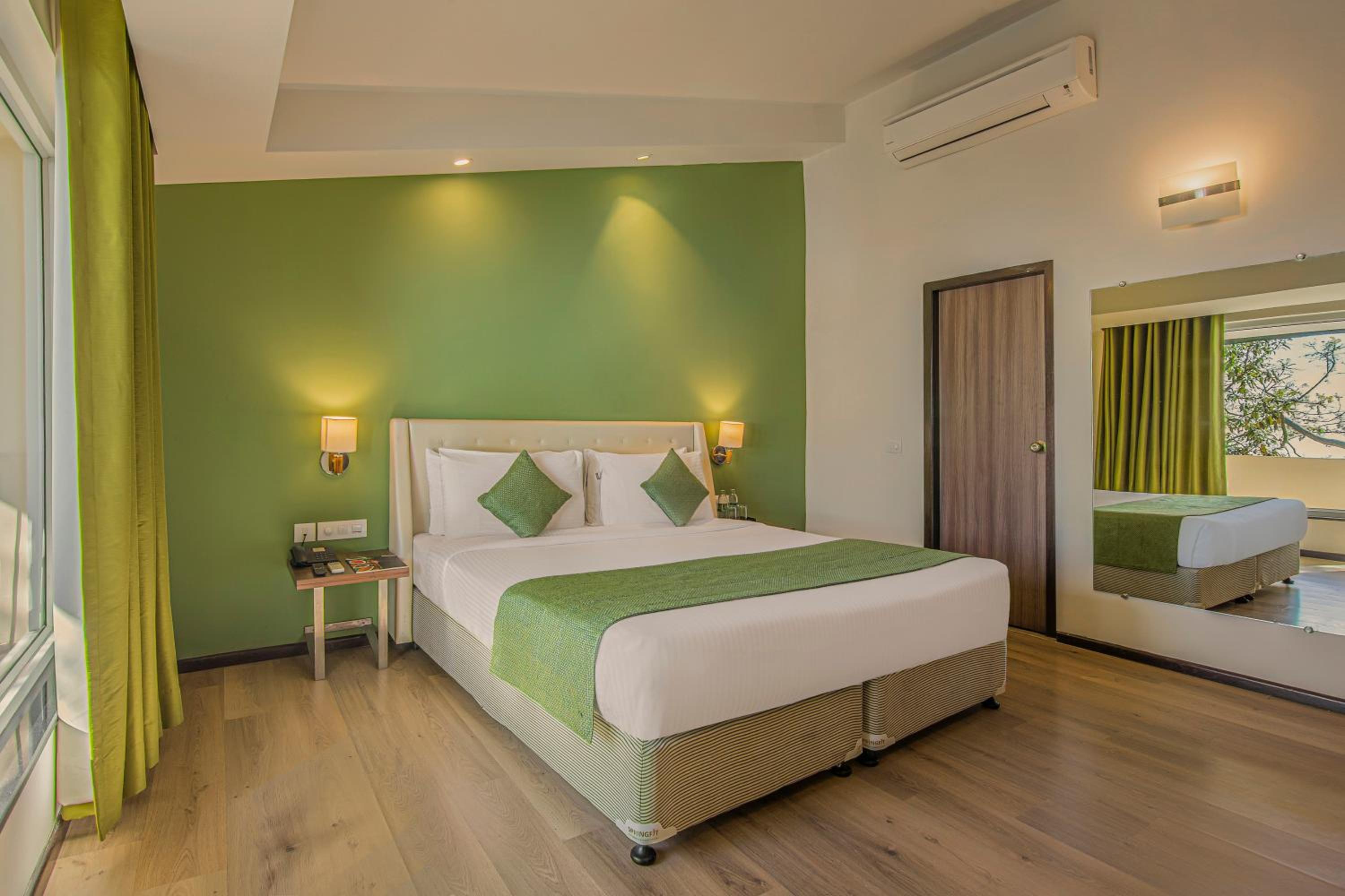 Privilege Suite with Balcony - Photo 4