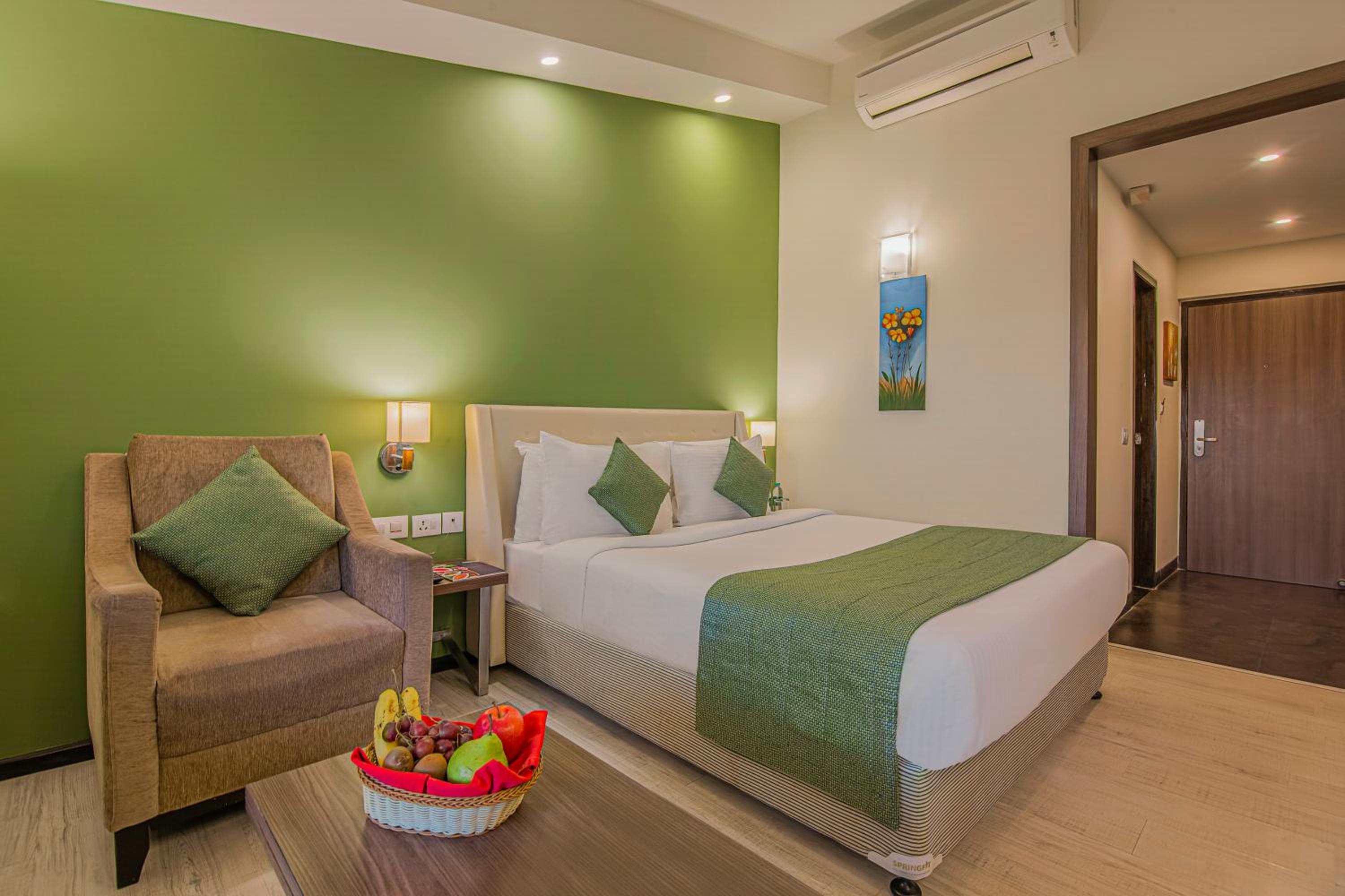 Premier Room With Balcony - Photo 2