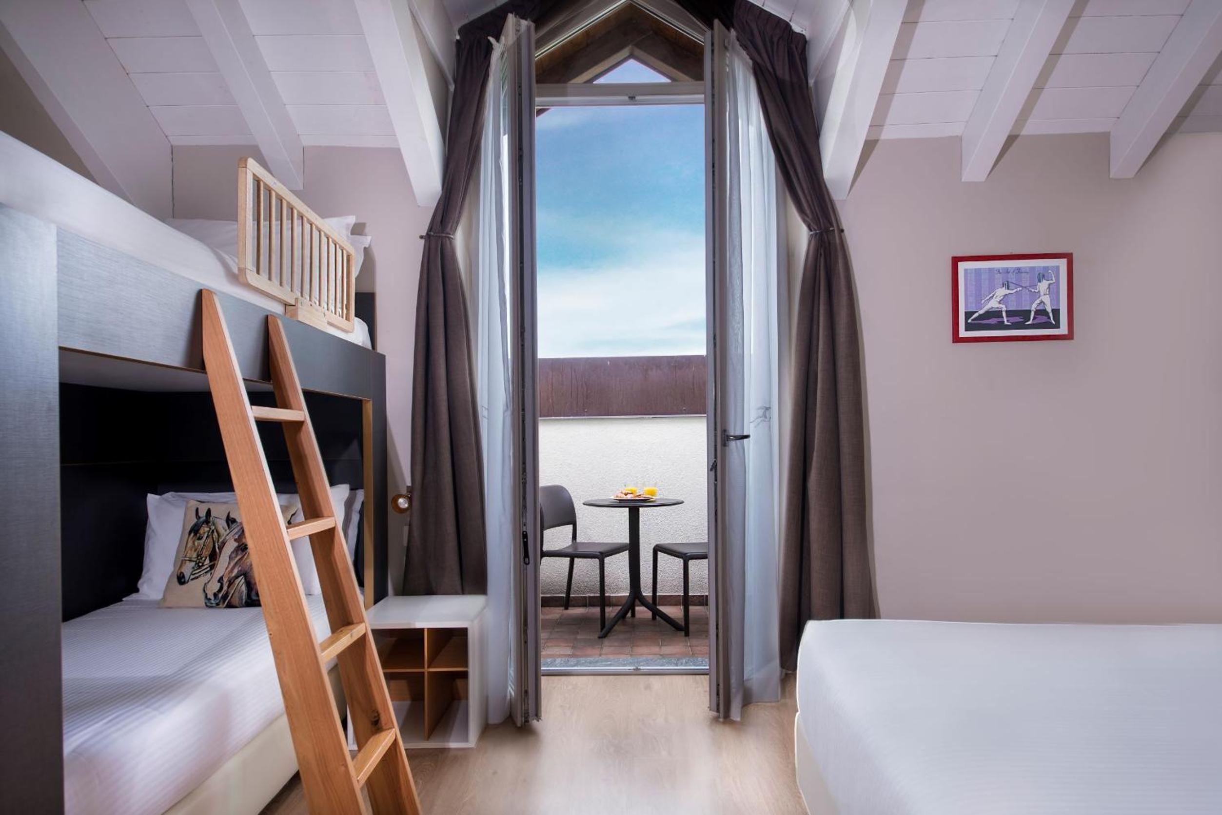 Quadruple Room - Photo 5