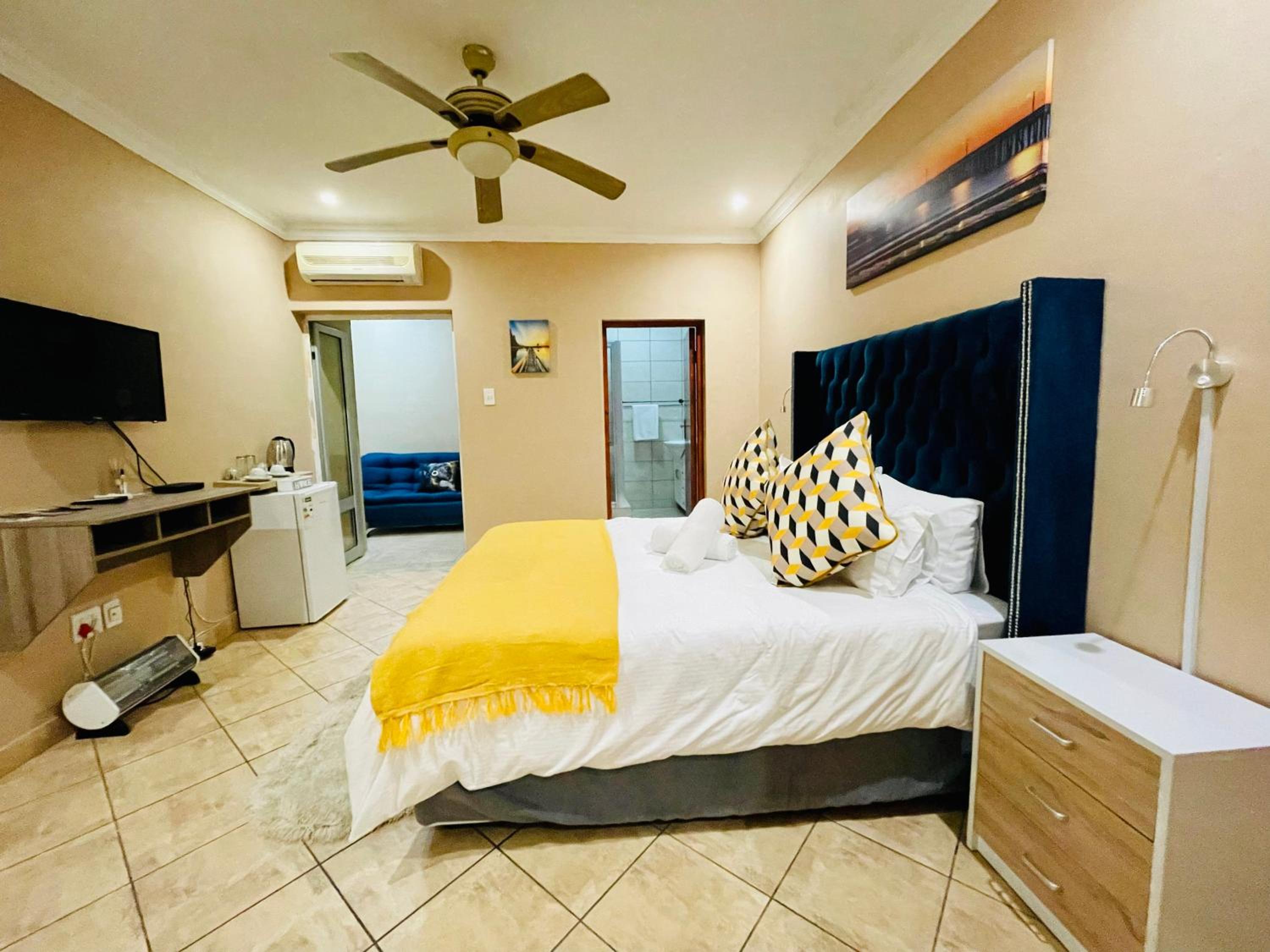 Double Room with Private Bathroom - Photo 2