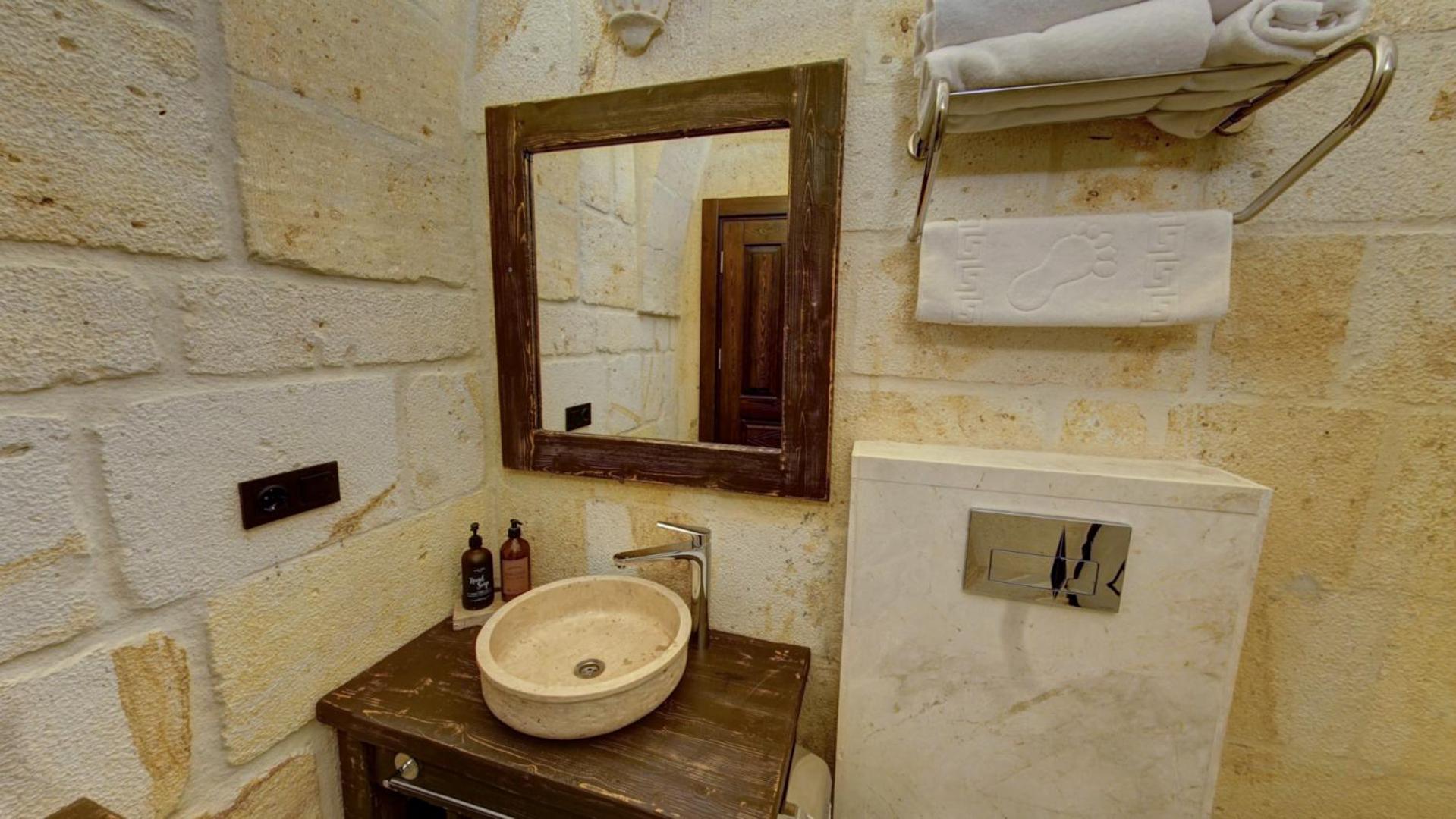 Deluxe Double Room - Photo 2
