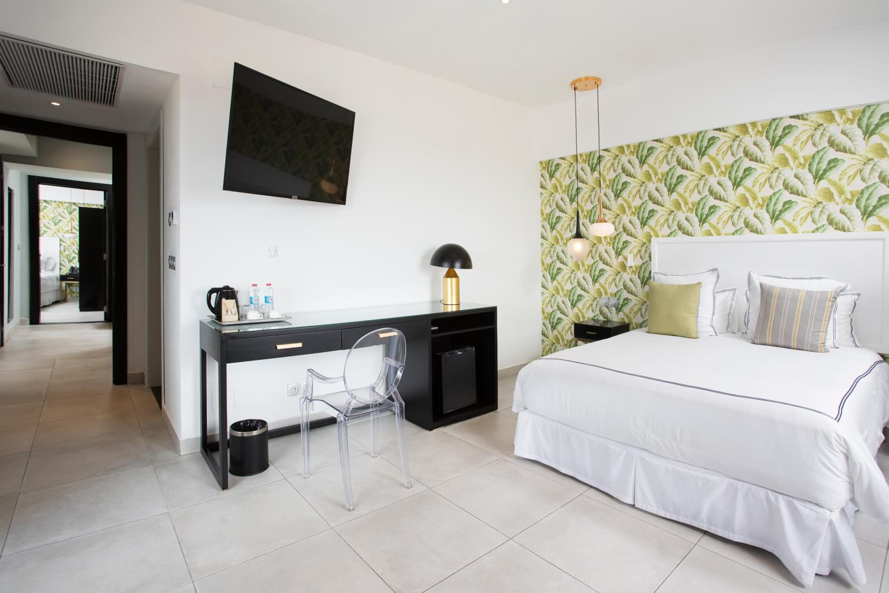 Two Bedroom Family Suite - Photo 3