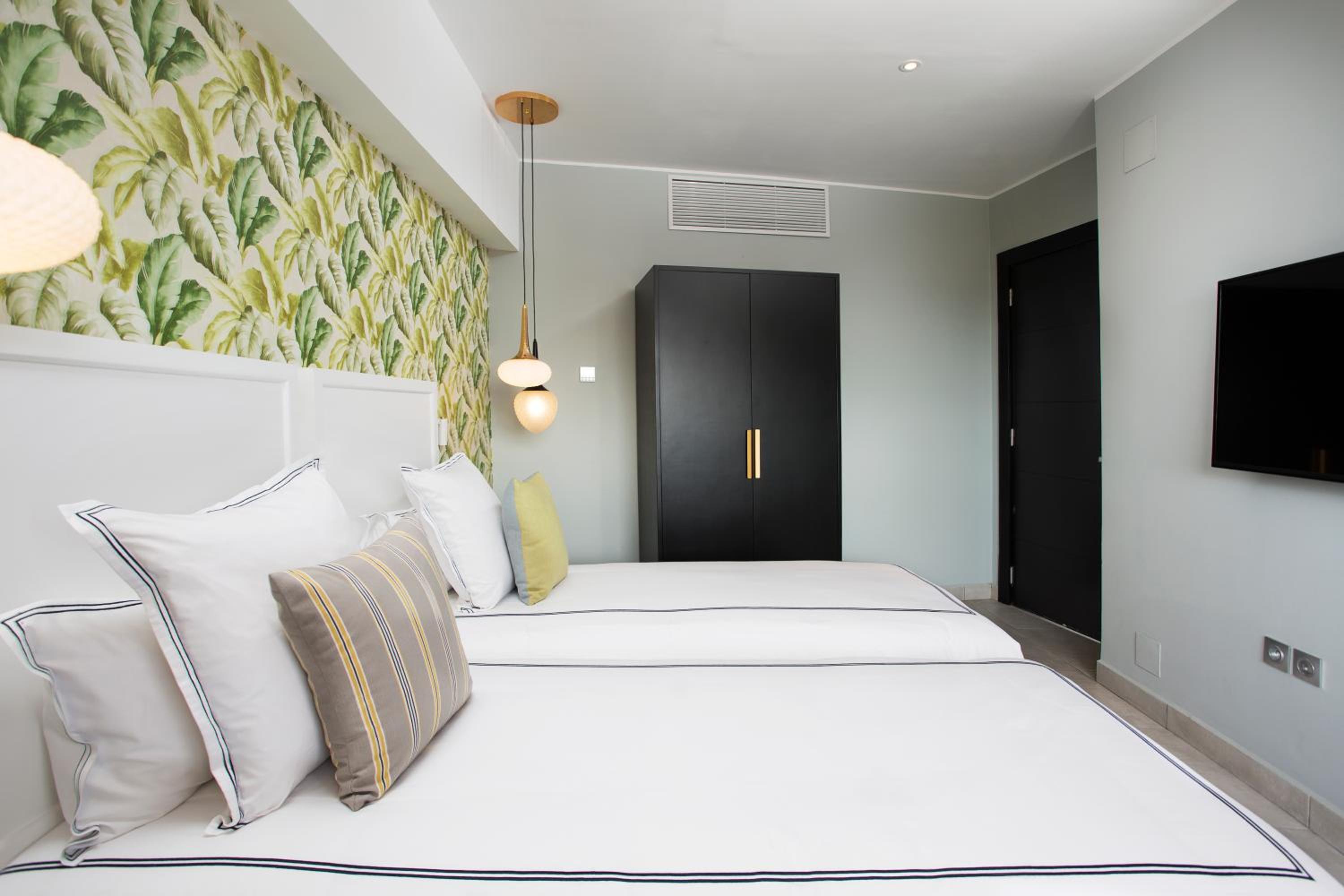 Two Bedroom Family Suite - Photo 4