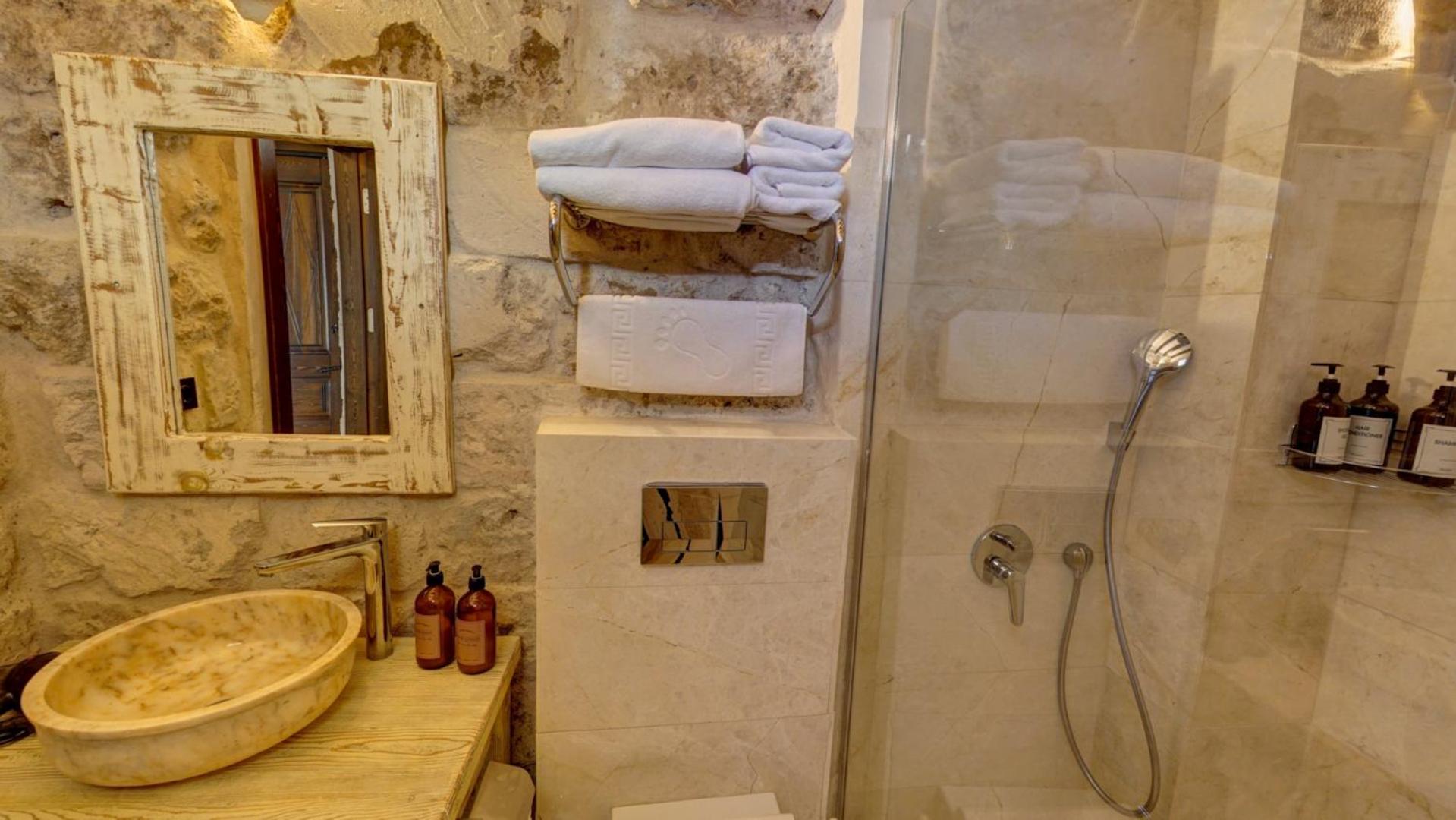 Double Room with Terrace - Photo 3