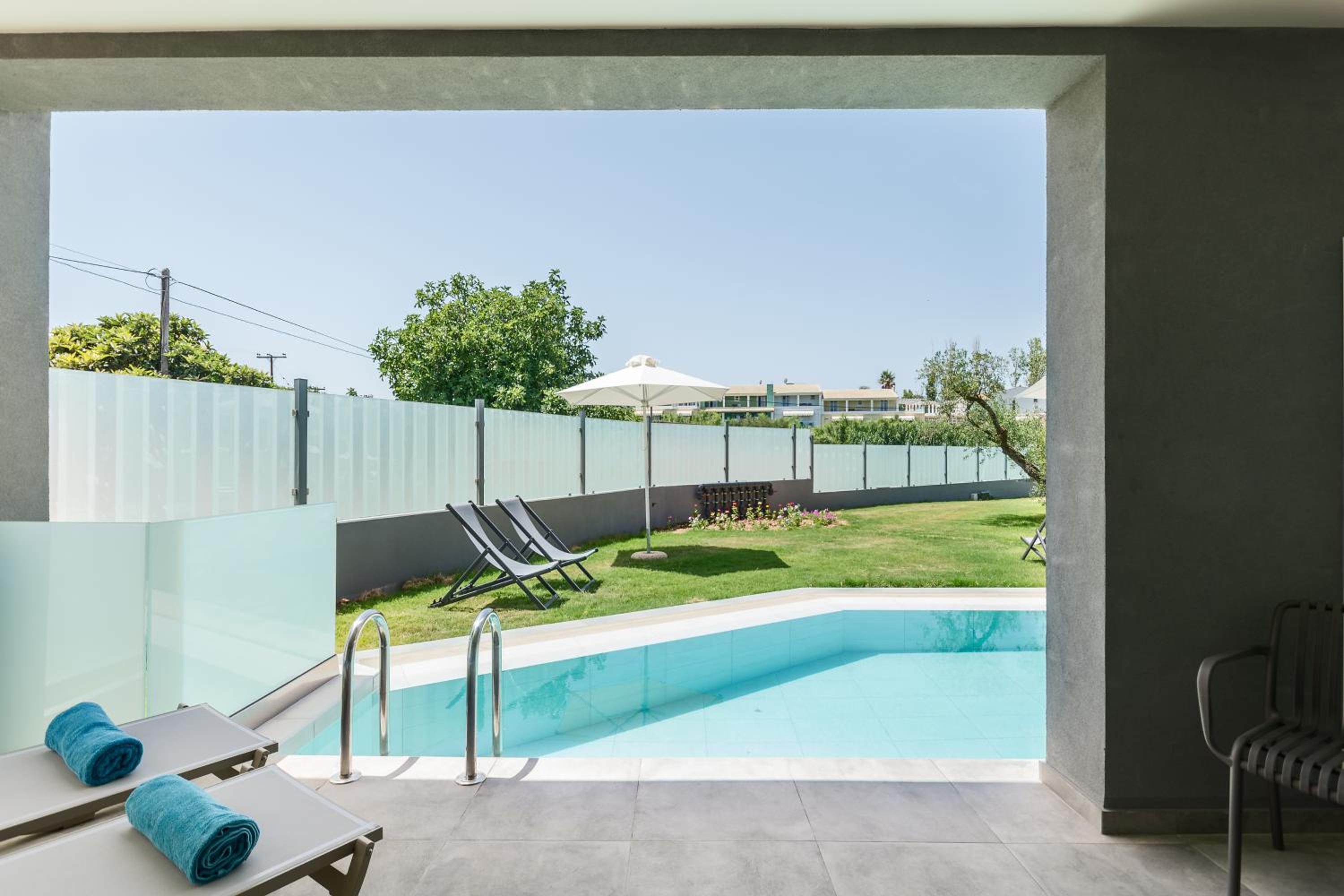 Superior Double Room with Sharing Pool