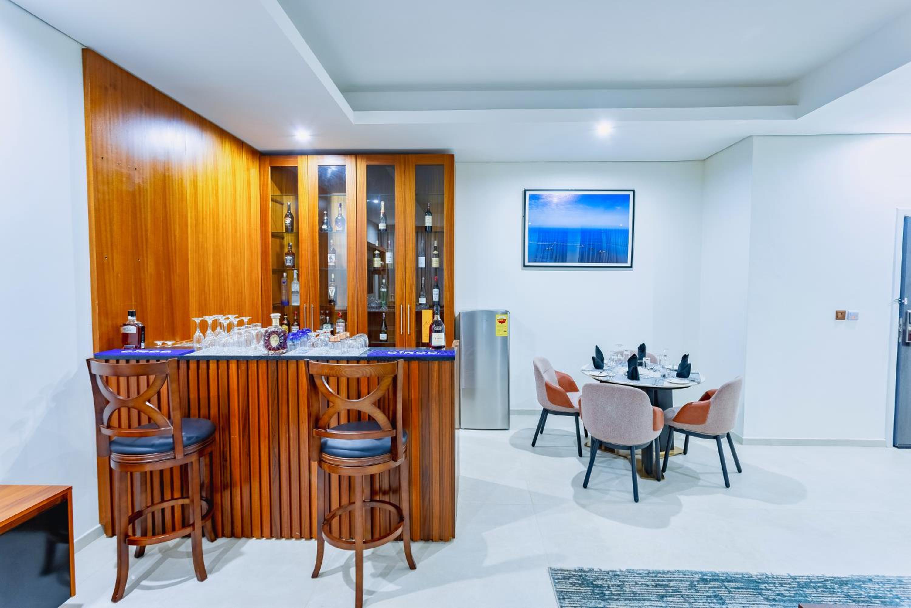 Ebony Suite photo 3