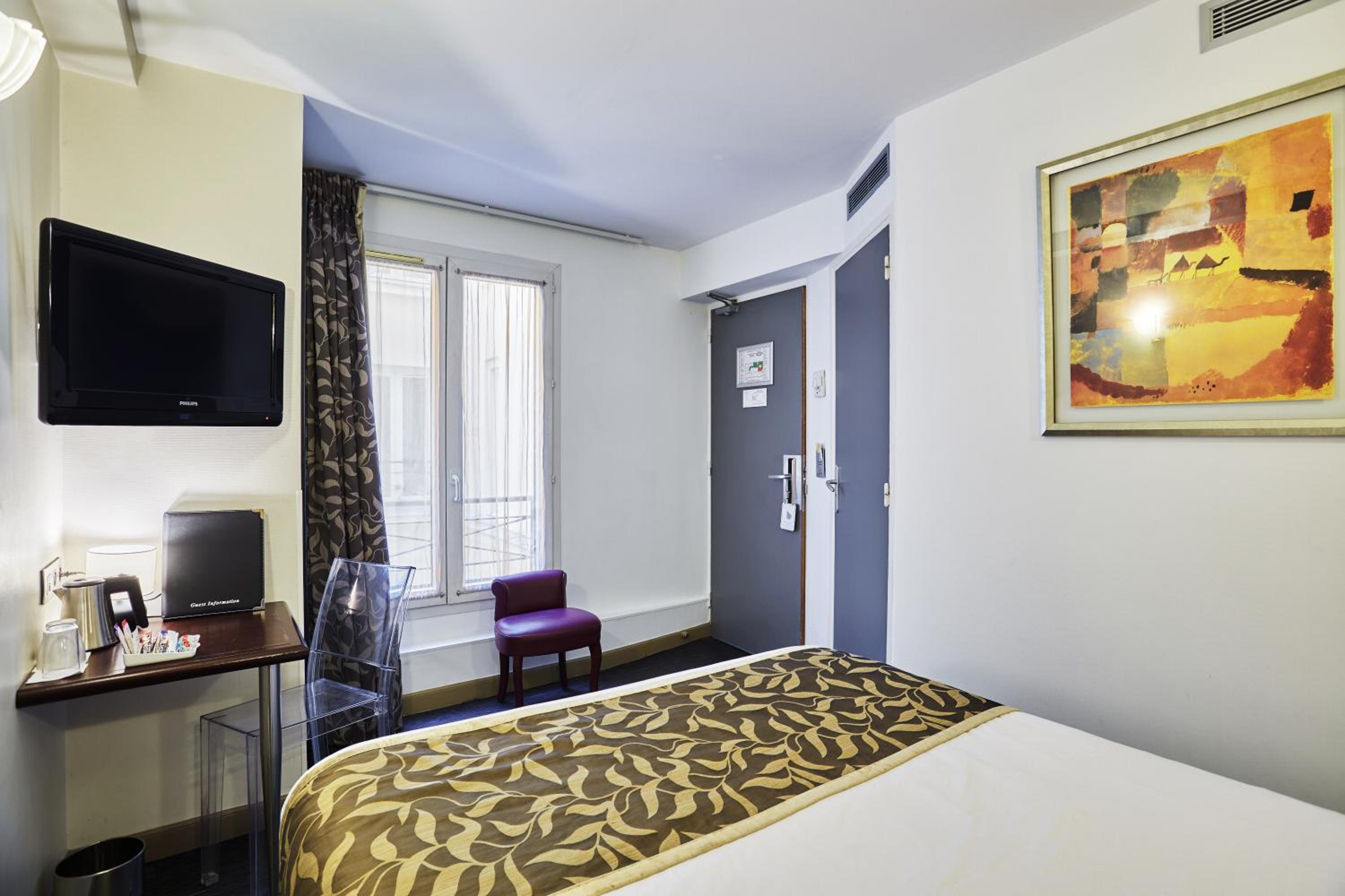 Classic Double Room thumbnail 6