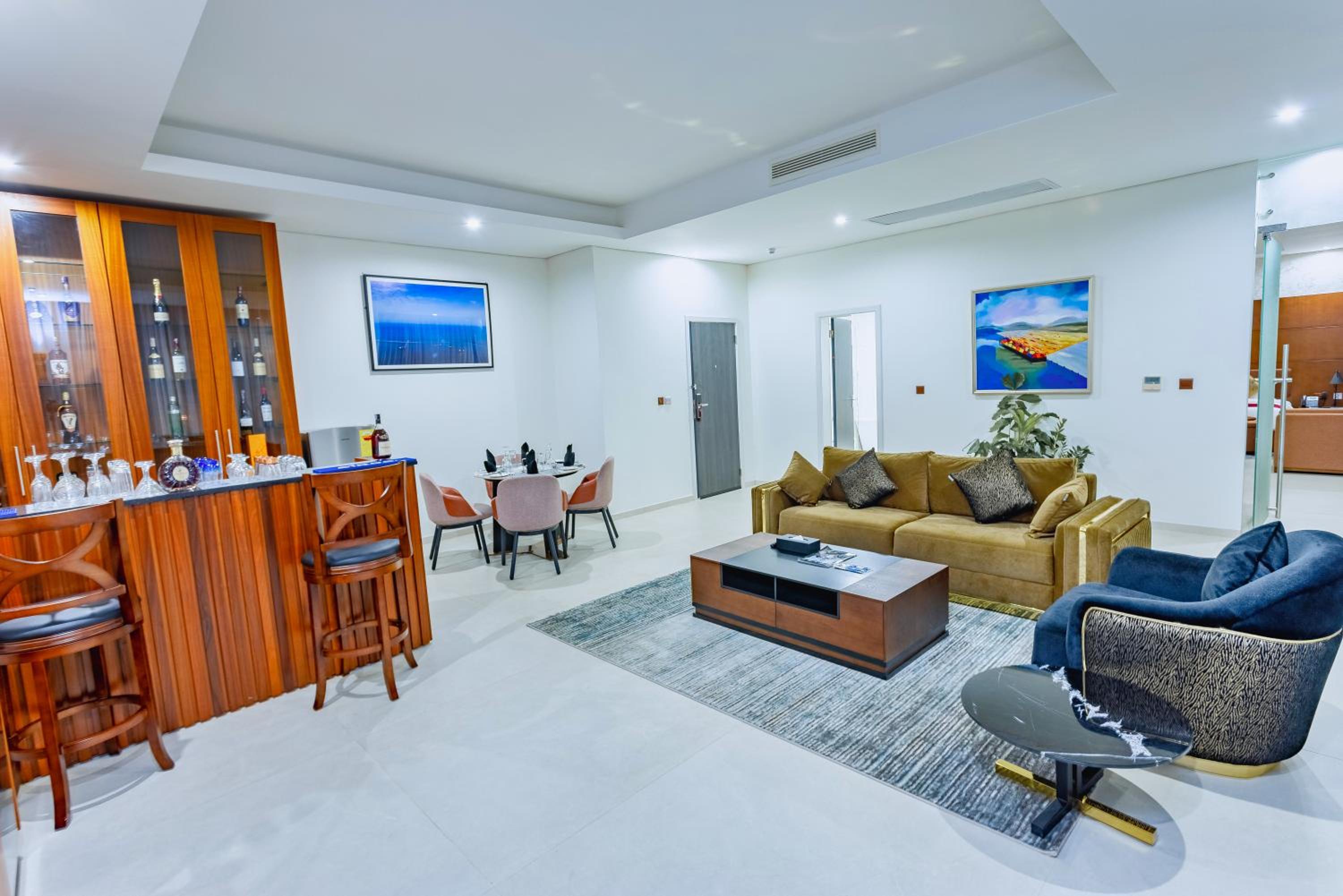 Ebony Suite photo 1